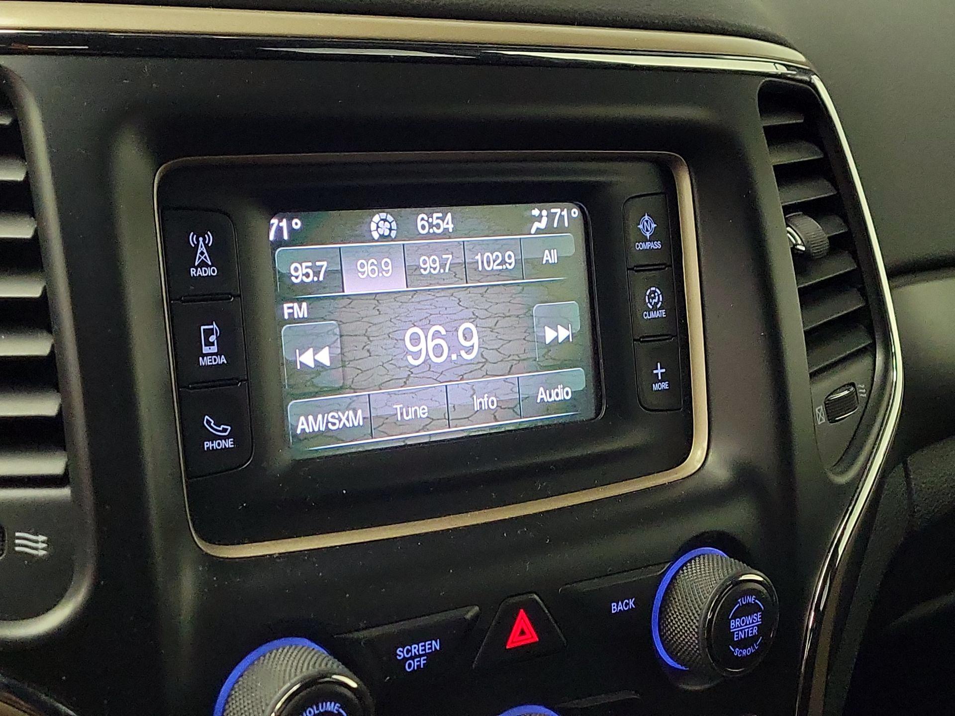Thumbnail: 2017 Jeep Grand Cherokee - 15