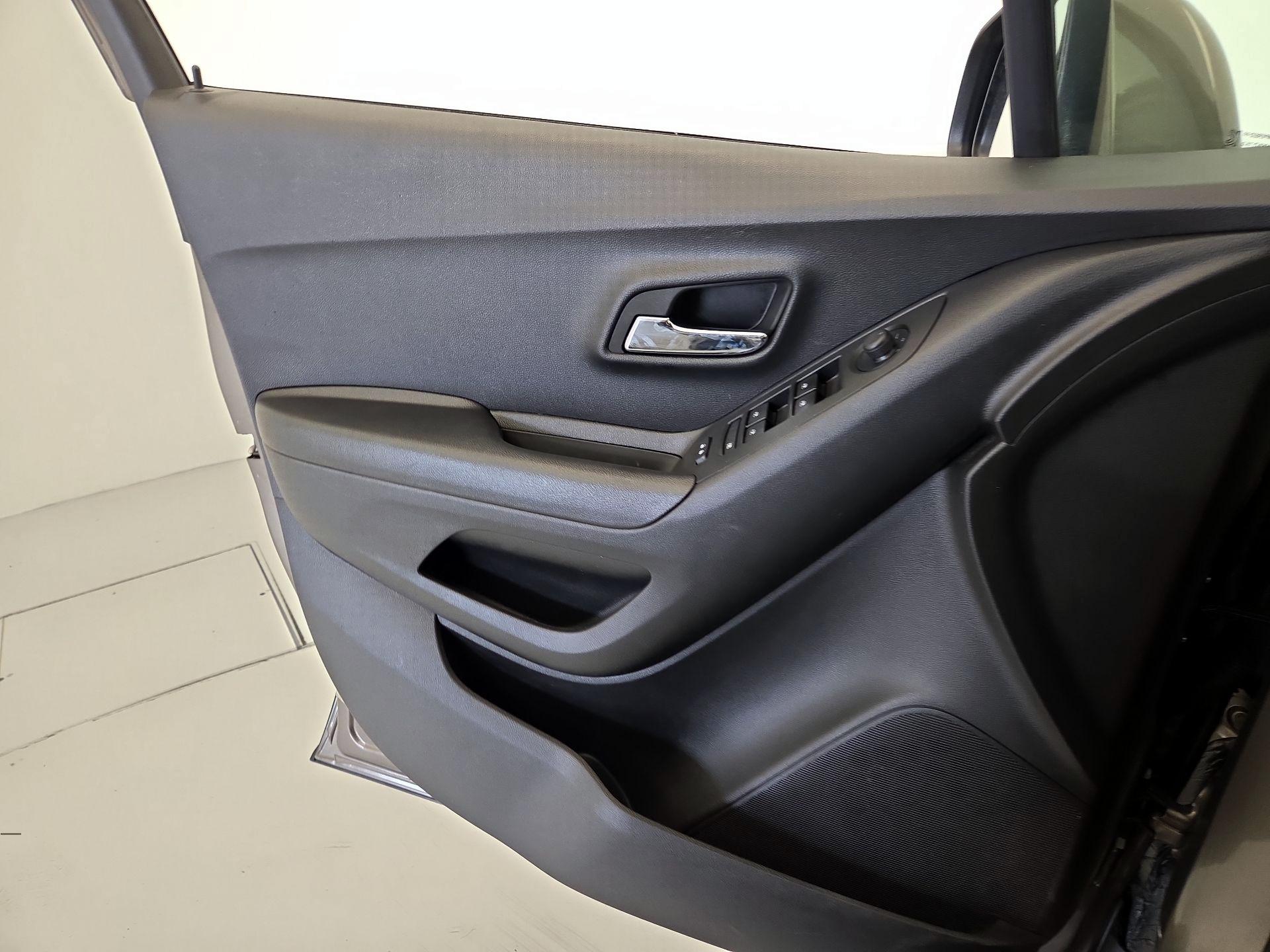 Thumbnail: 2022 Chevrolet Trax - 12
