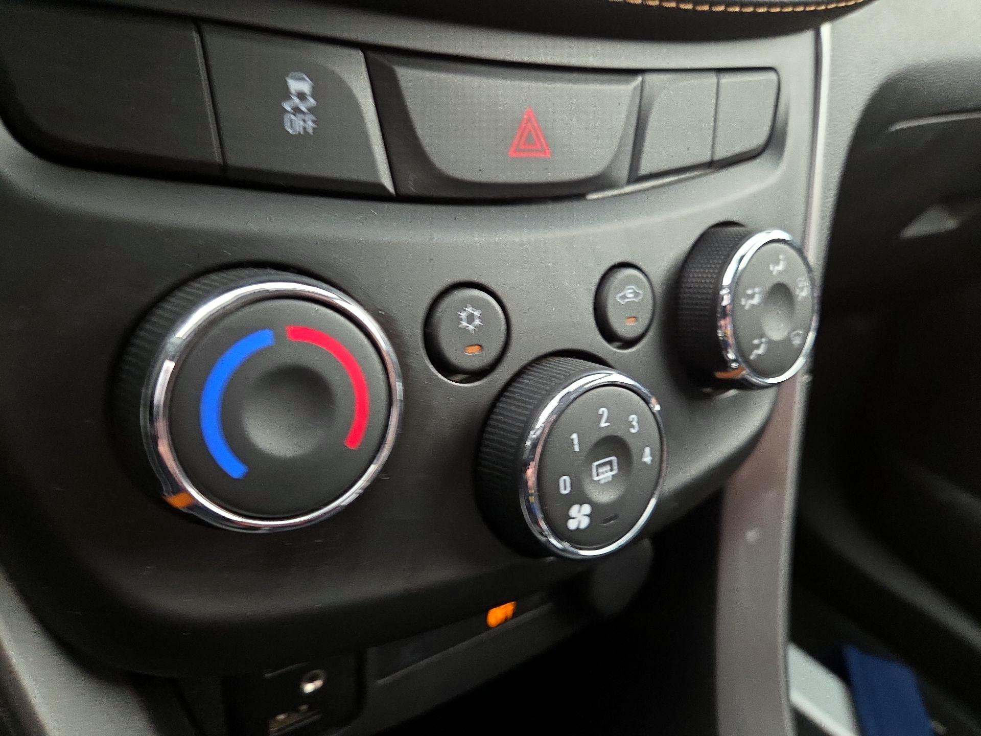Thumbnail: 2022 Chevrolet Trax - 15
