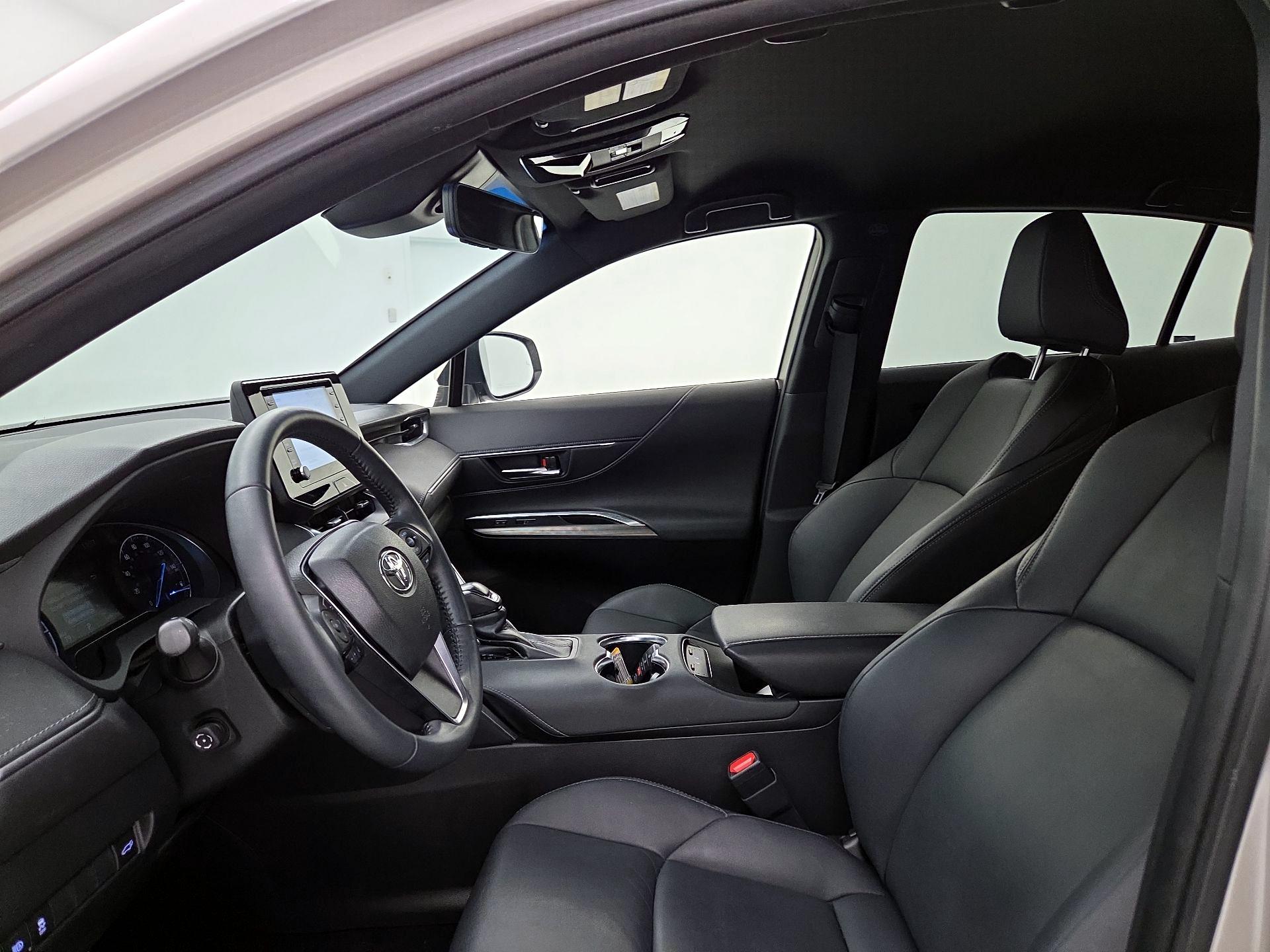 Thumbnail: 2022 Toyota Venza - 11