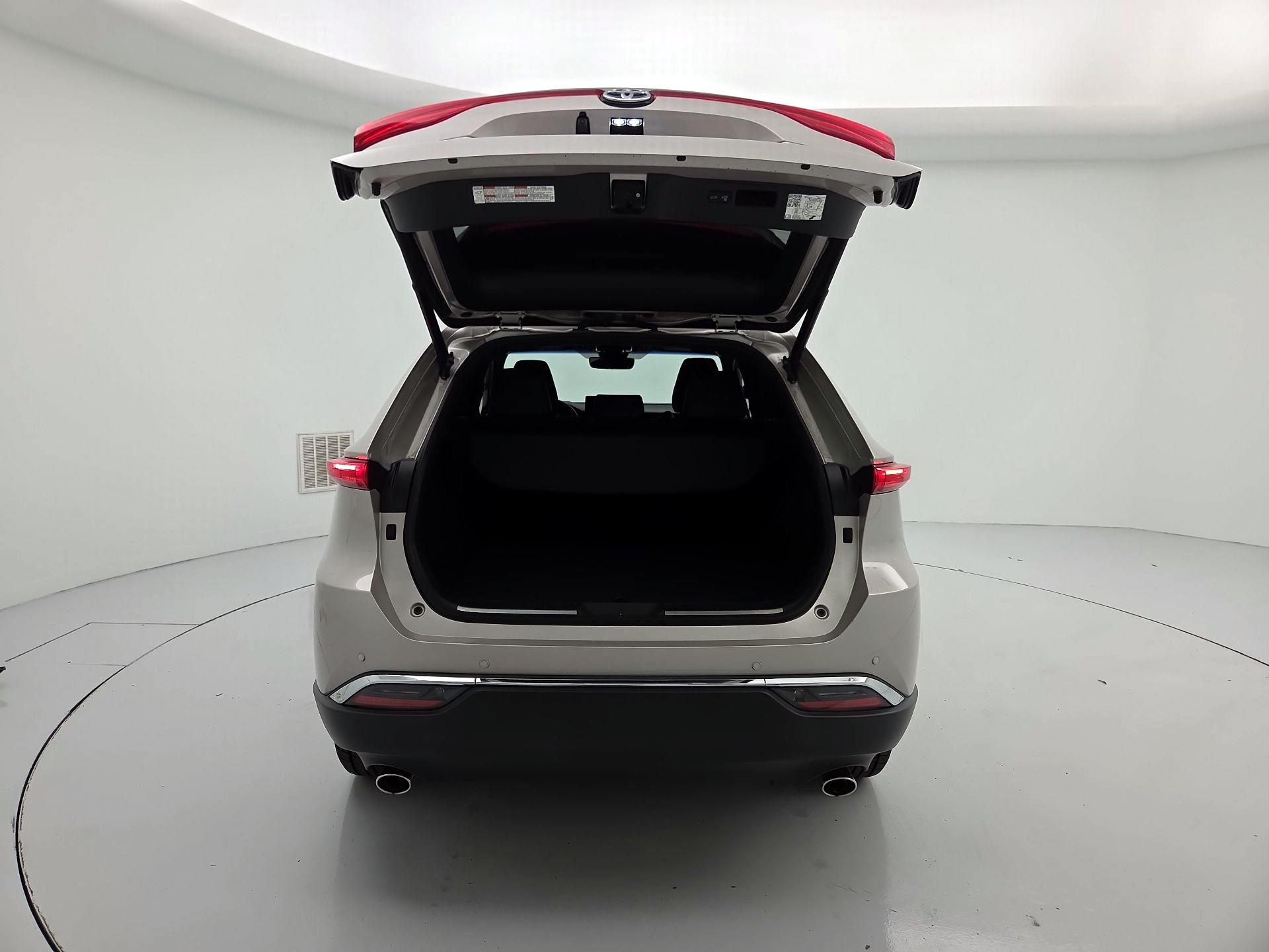 Thumbnail: 2022 Toyota Venza - 20