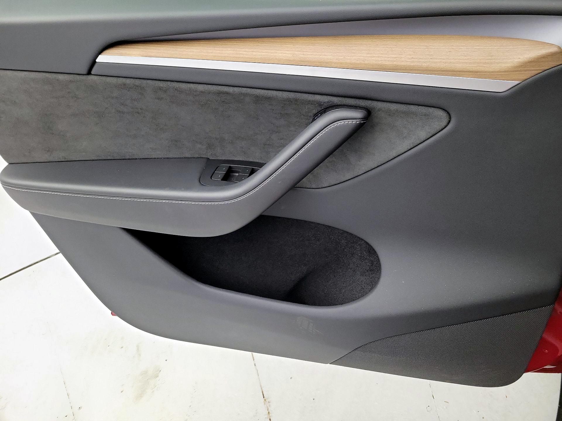 Thumbnail: 2023 Tesla Model Y - 12
