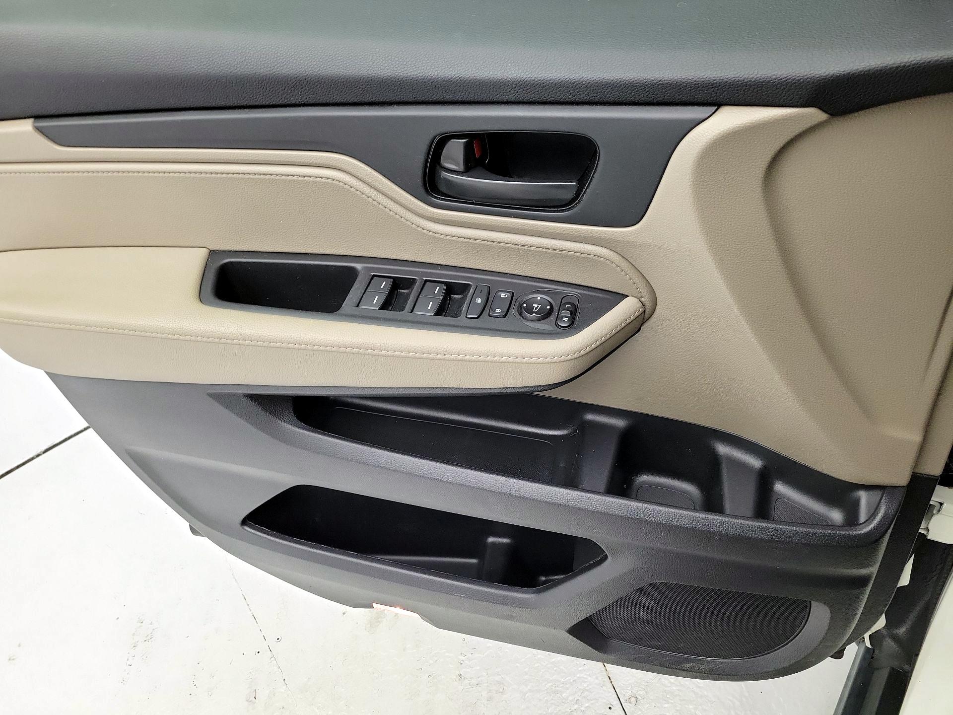 Thumbnail: 2019 Honda Odyssey - 12
