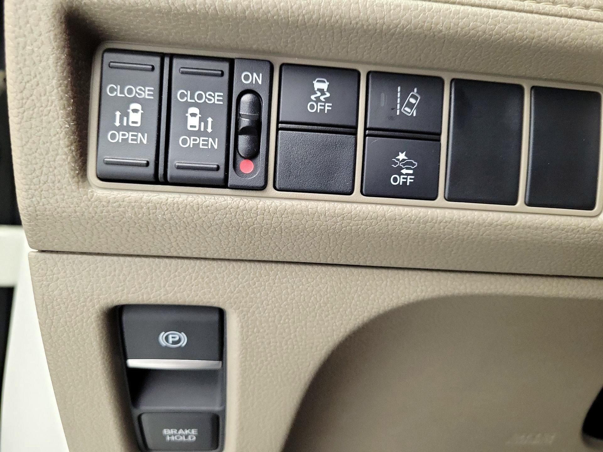 Thumbnail: 2019 Honda Odyssey - 13