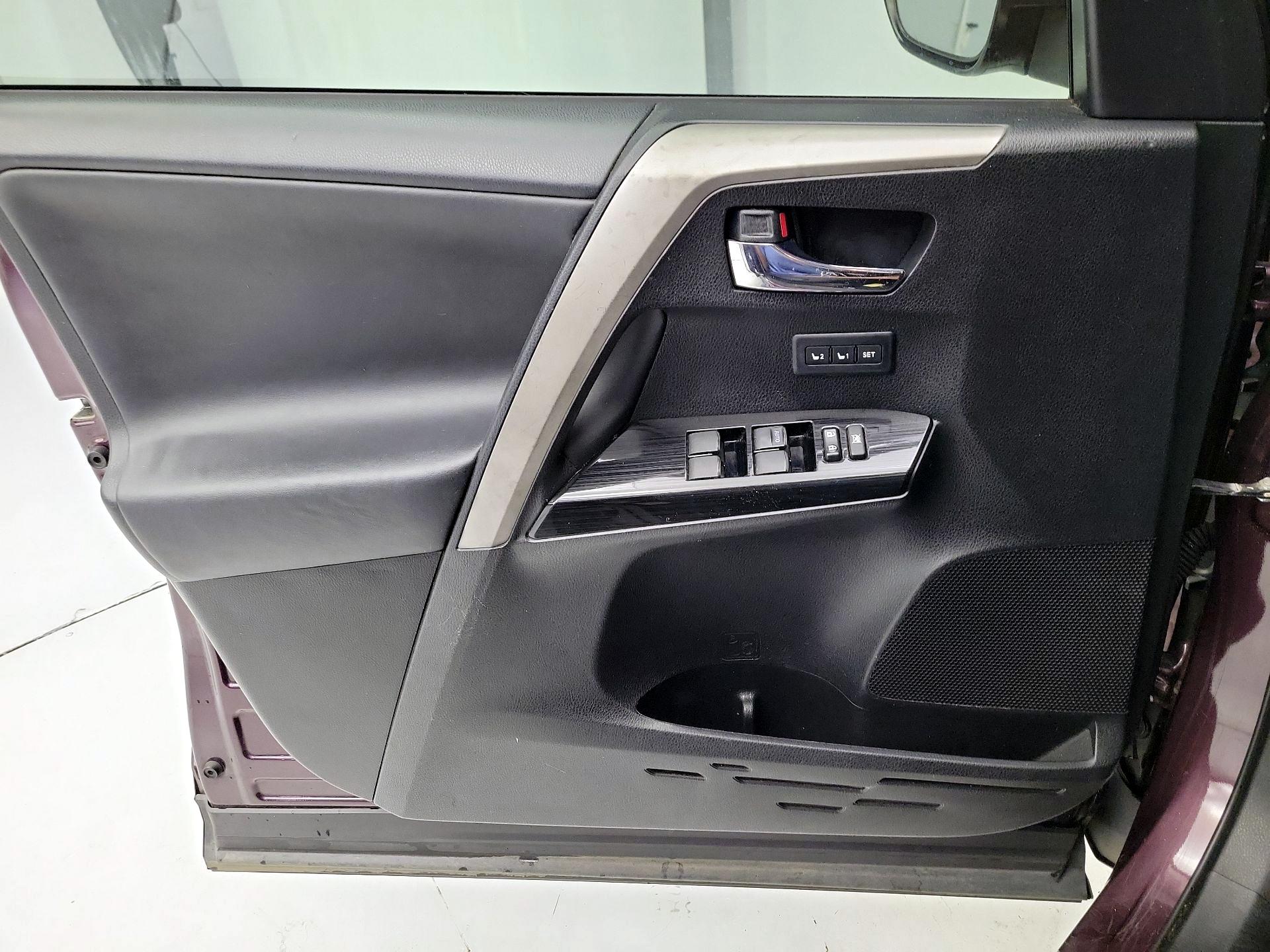 Thumbnail: 2016 Toyota RAV4 - 12
