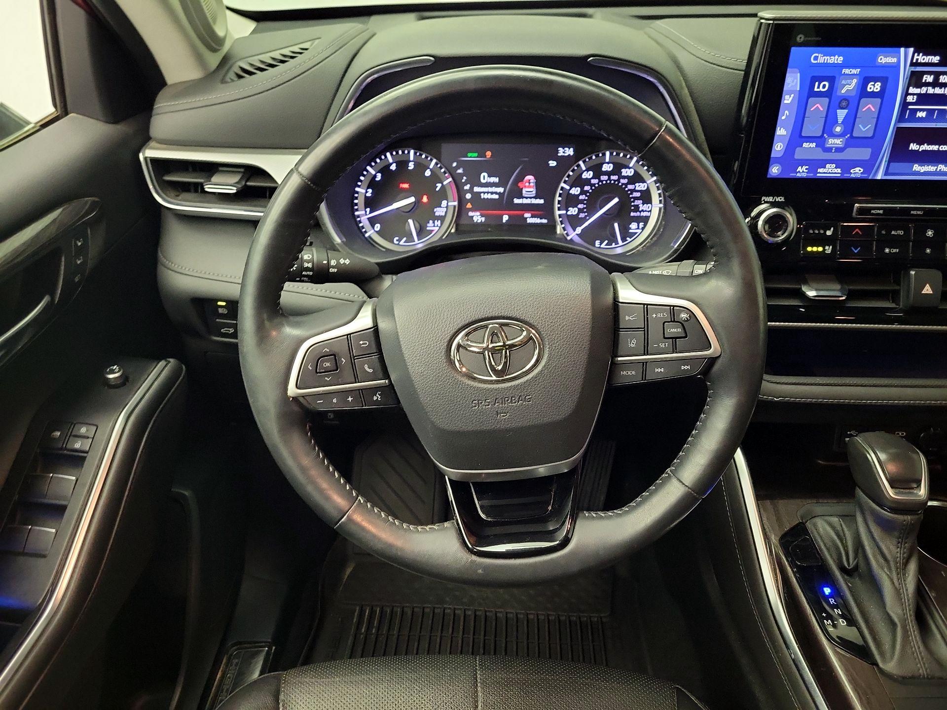Thumbnail: 2022 Toyota Highlander - 10