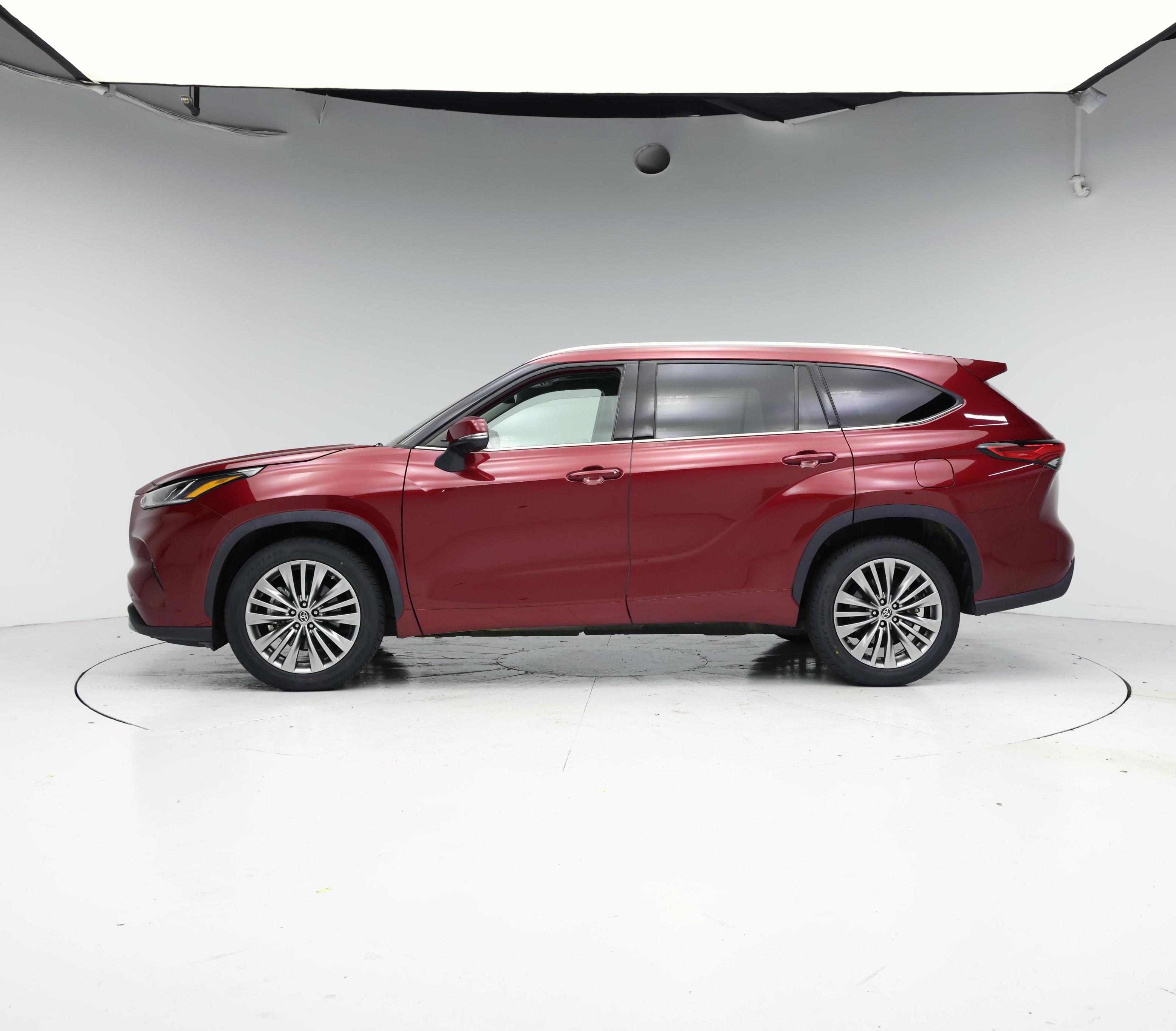 Thumbnail: 2022 Toyota Highlander - 3