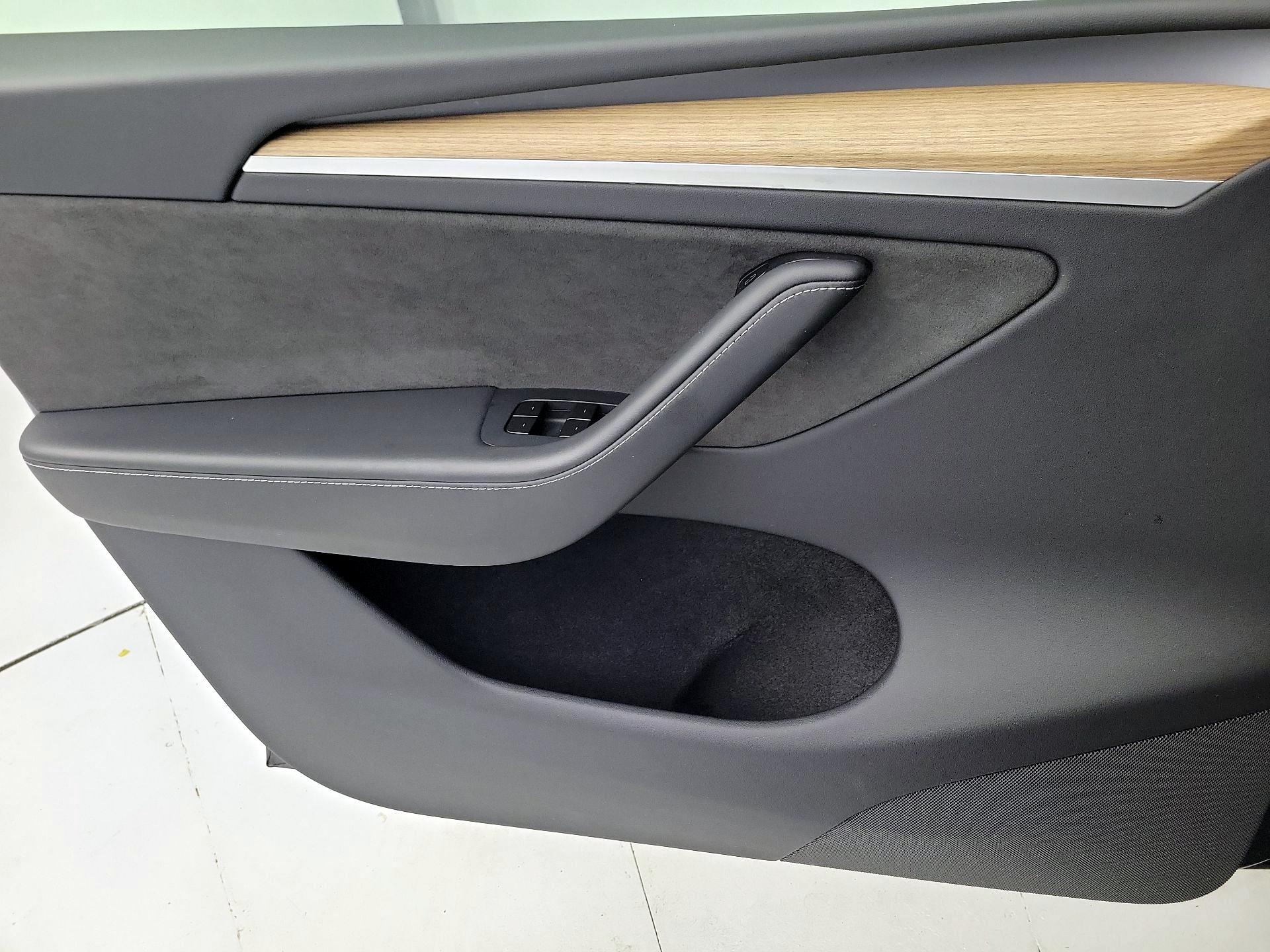 Thumbnail: 2025 Tesla Model Y - 12