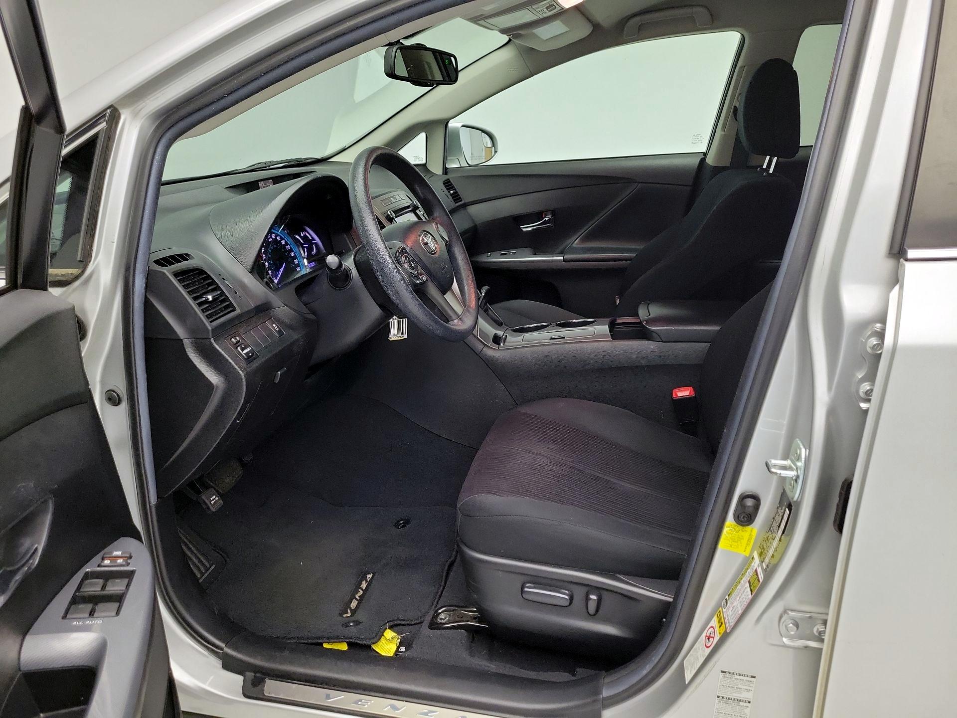Thumbnail: 2014 Toyota Venza - 11
