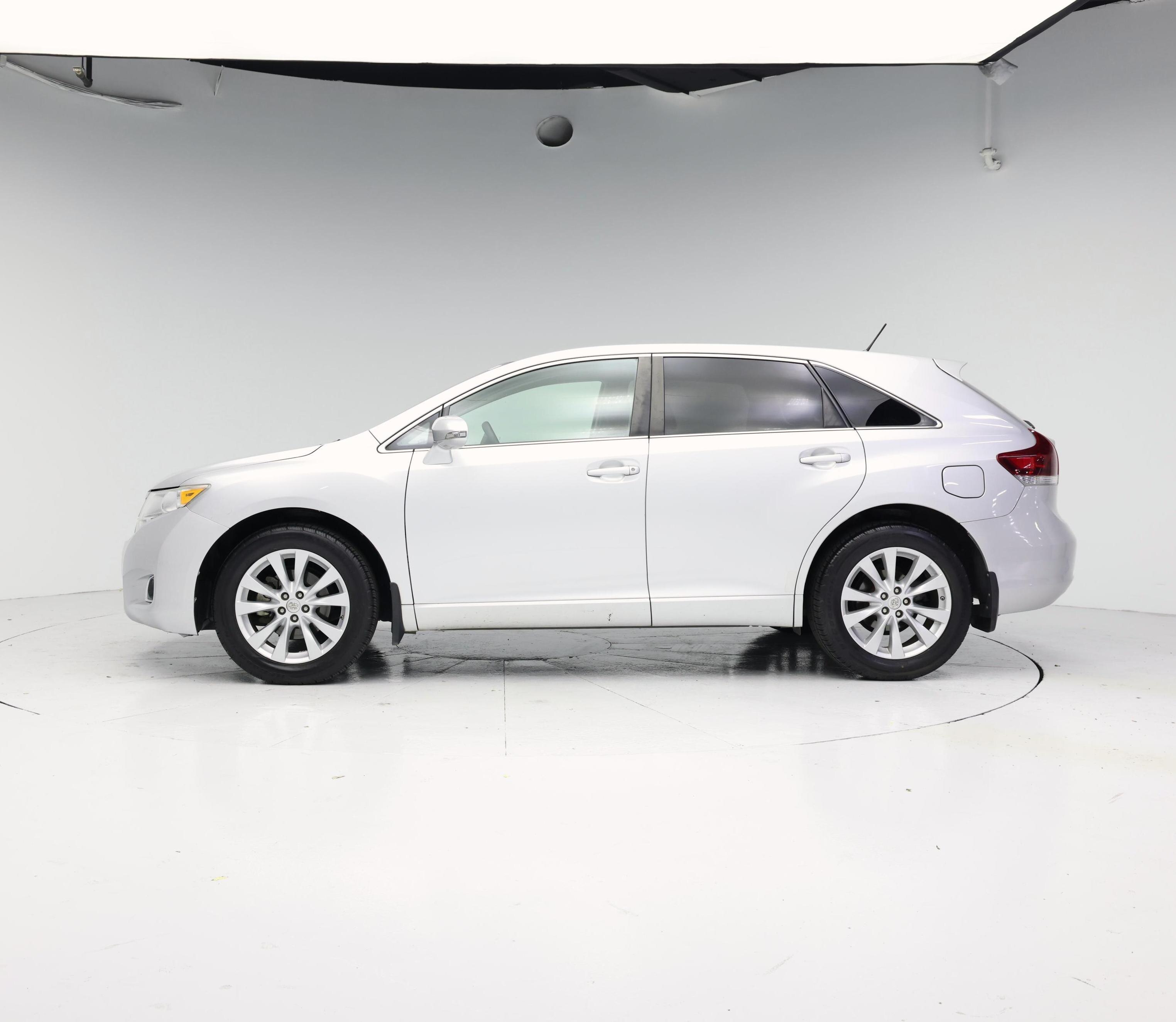Thumbnail: 2014 Toyota Venza - 3