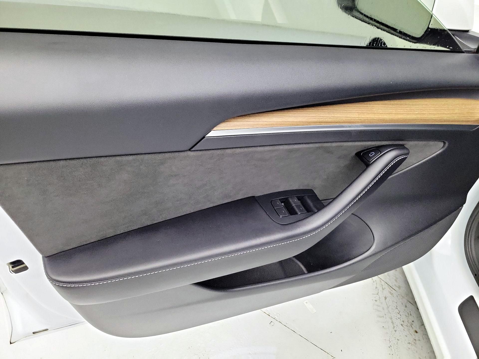 Thumbnail: 2023 Tesla Model 3 - 12