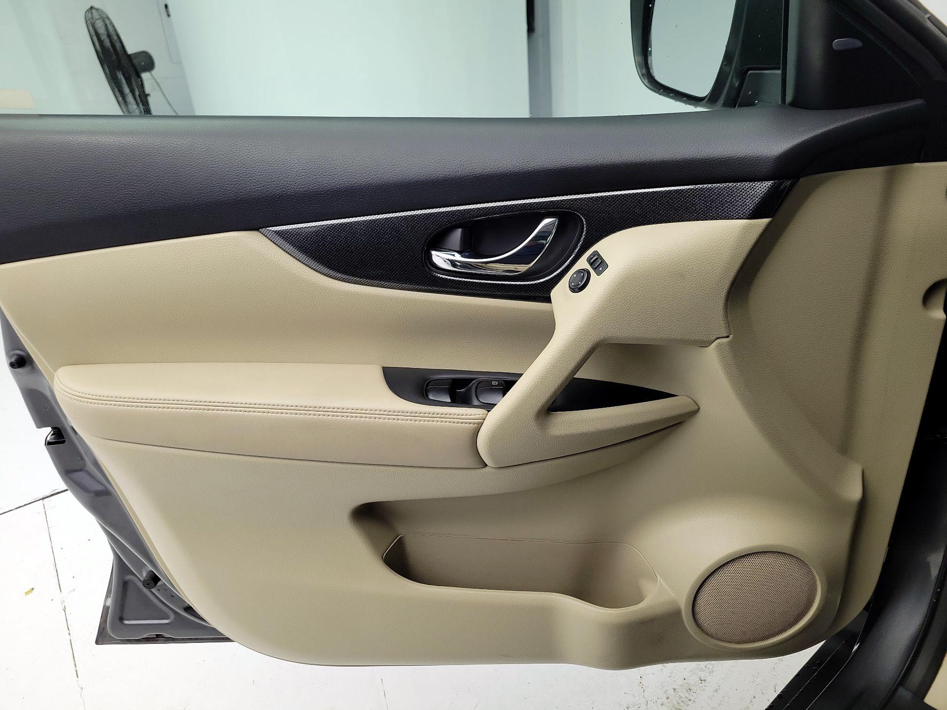 Thumbnail: 2016 Nissan Rogue - 12