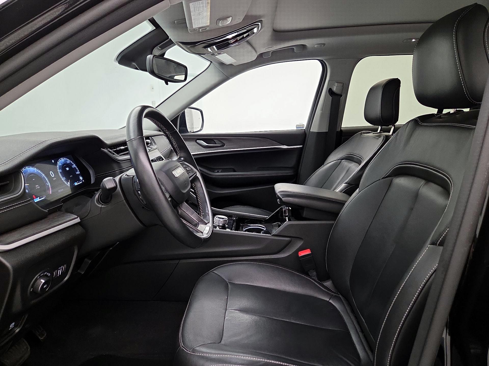 Thumbnail: 2022 Jeep Grand Cherokee - 11