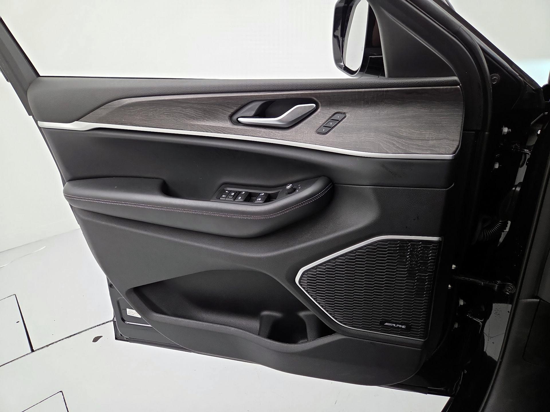Thumbnail: 2022 Jeep Grand Cherokee - 12