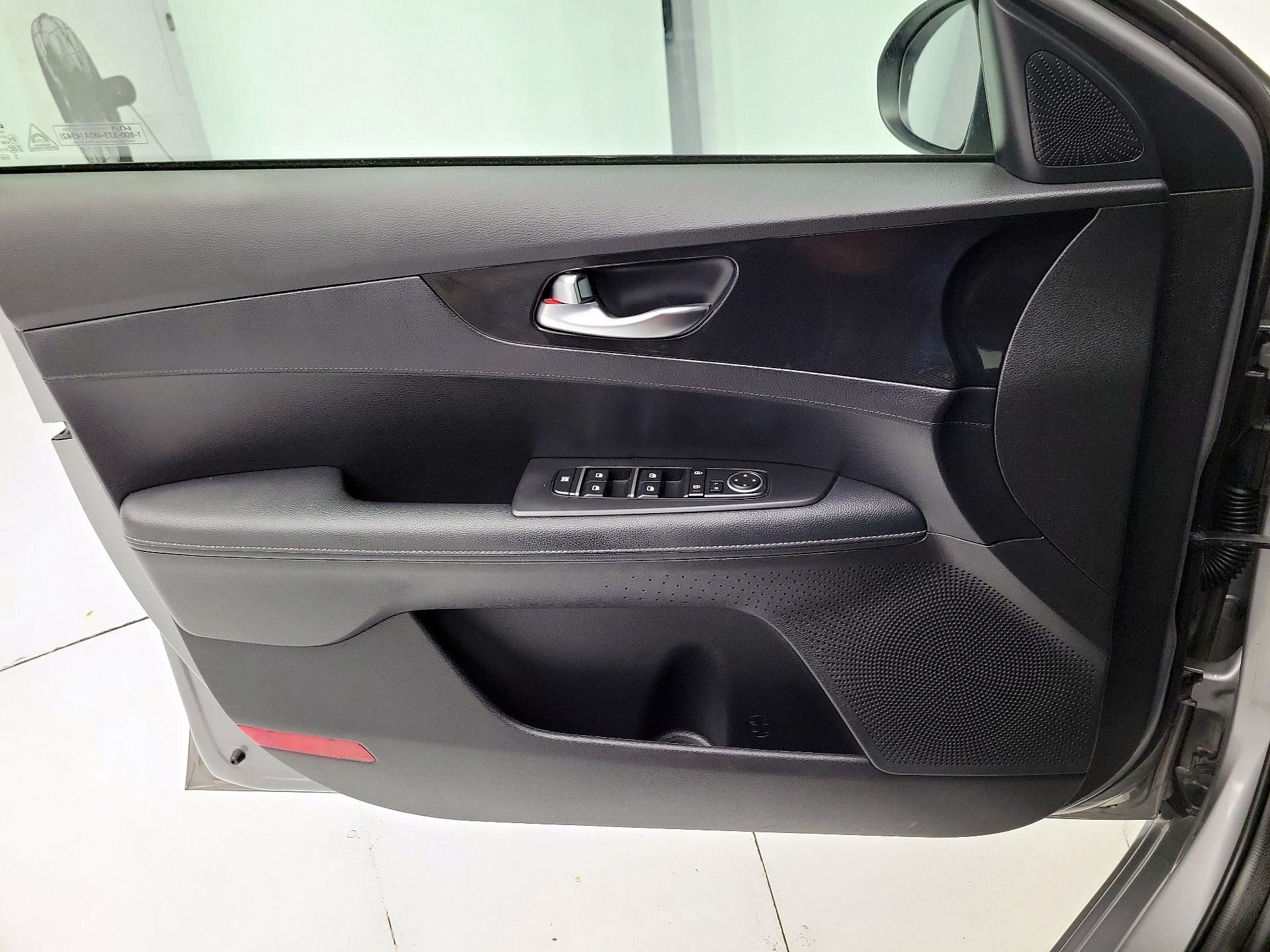 Thumbnail: 2024 Kia Forte - 12