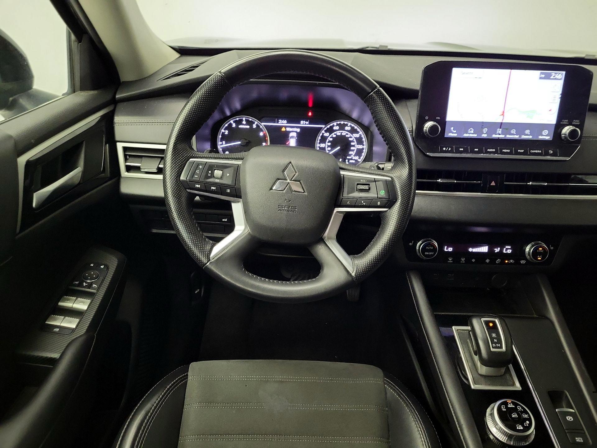 Thumbnail: 2024 Mitsubishi Outlander - 10
