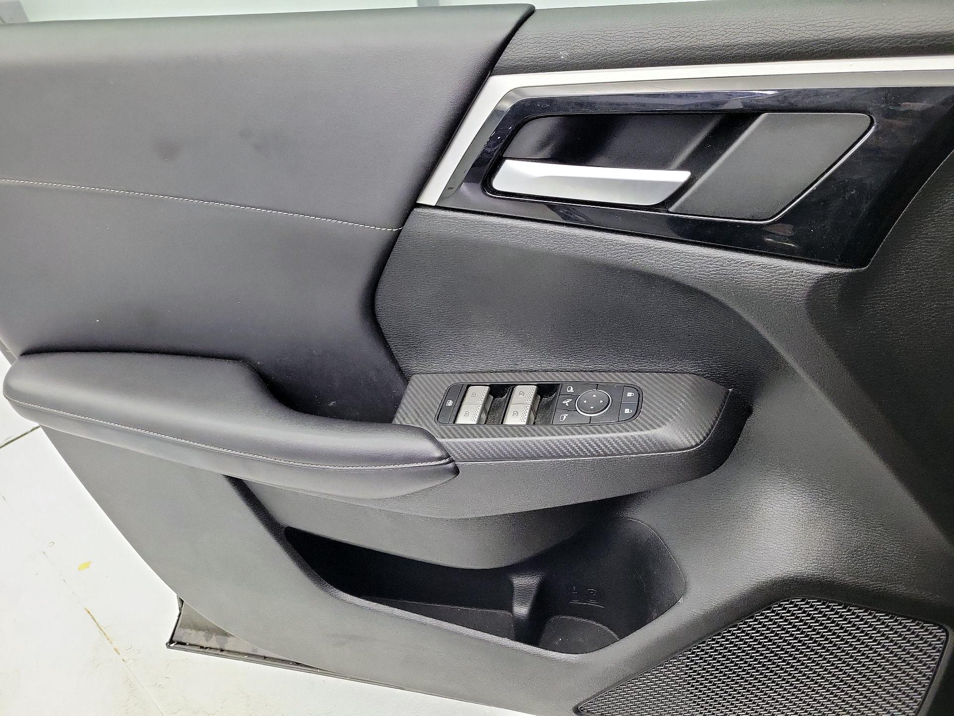 Thumbnail: 2024 Mitsubishi Outlander - 12