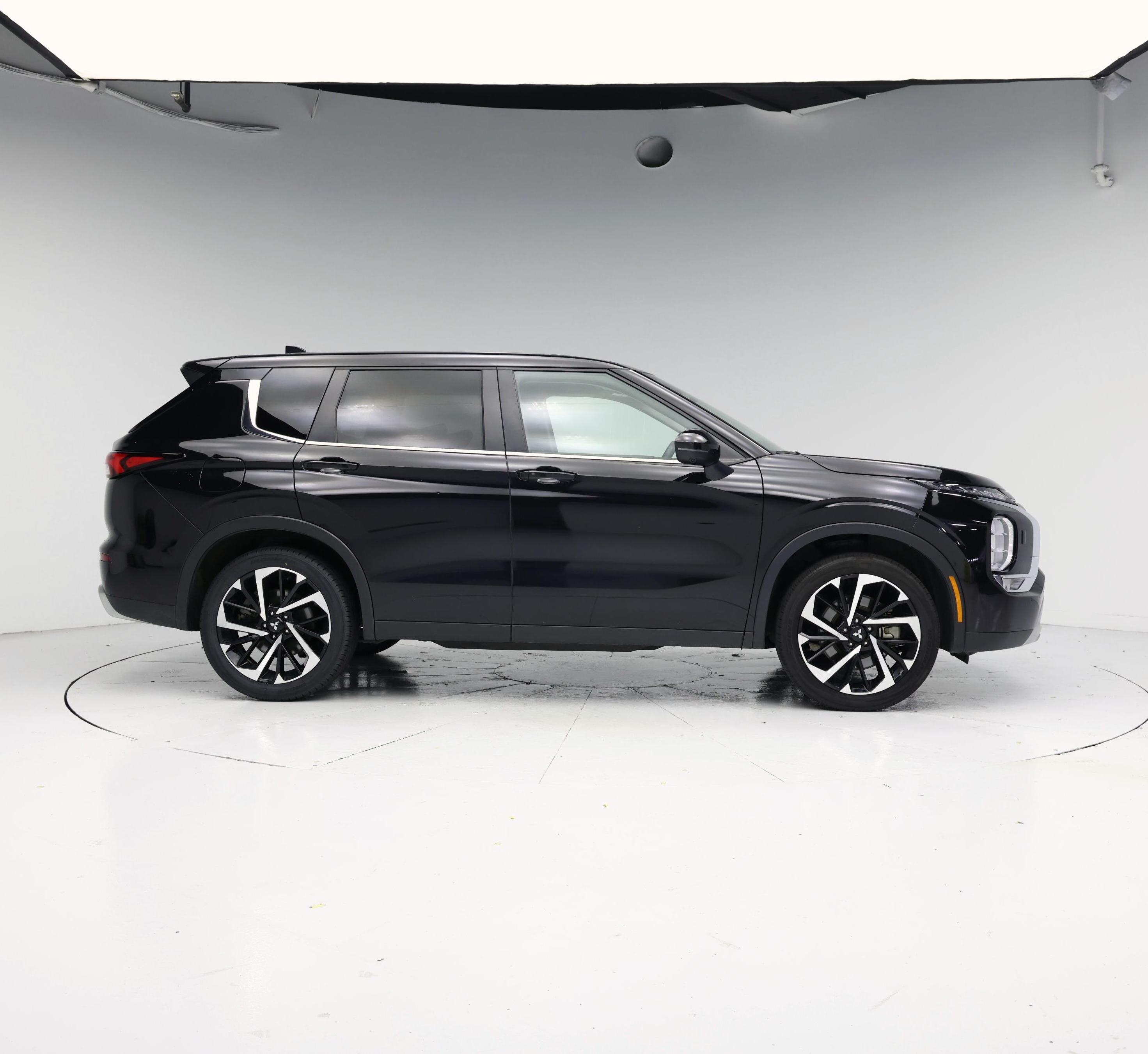 Thumbnail: 2024 Mitsubishi Outlander - 7