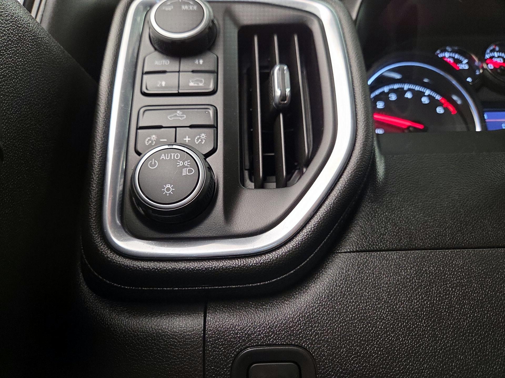 Thumbnail: 2021 Chevrolet Silverado 1500 - 13