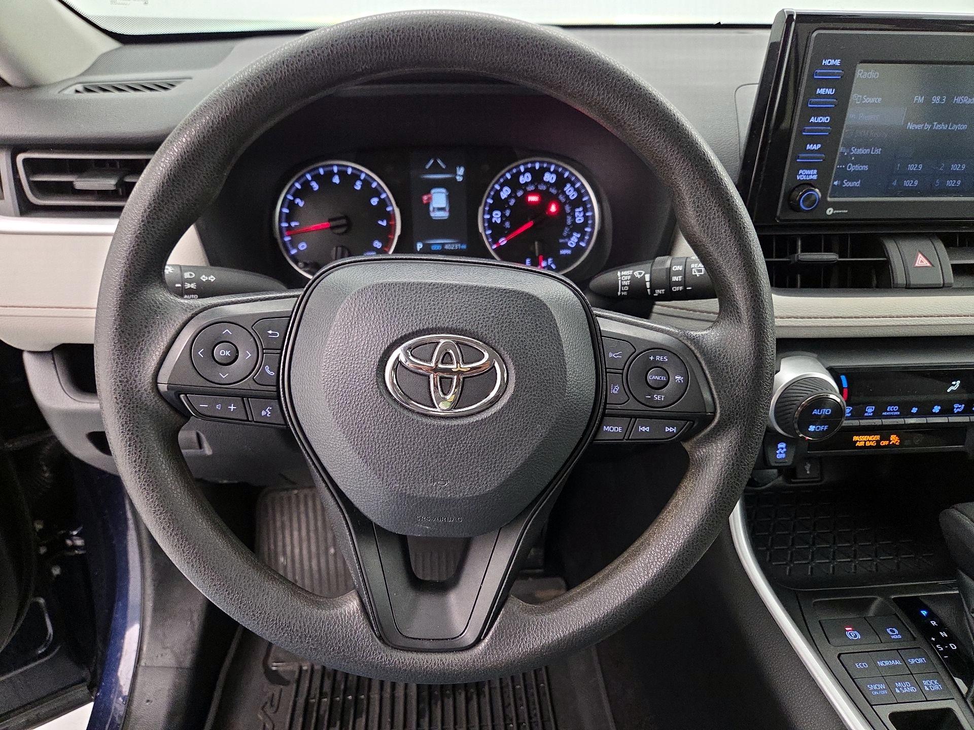 Thumbnail: 2022 Toyota RAV4 - 10