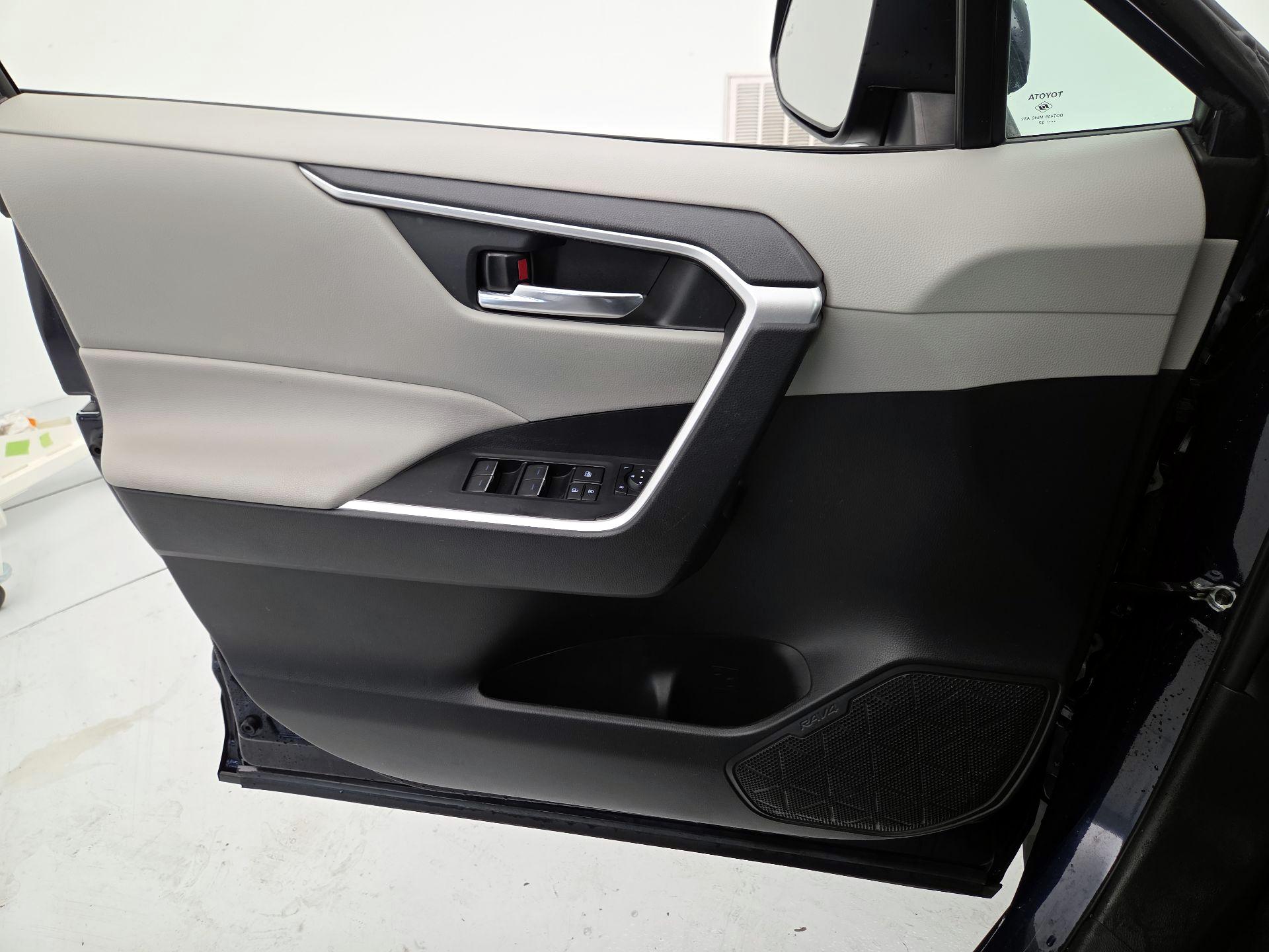Thumbnail: 2022 Toyota RAV4 - 12