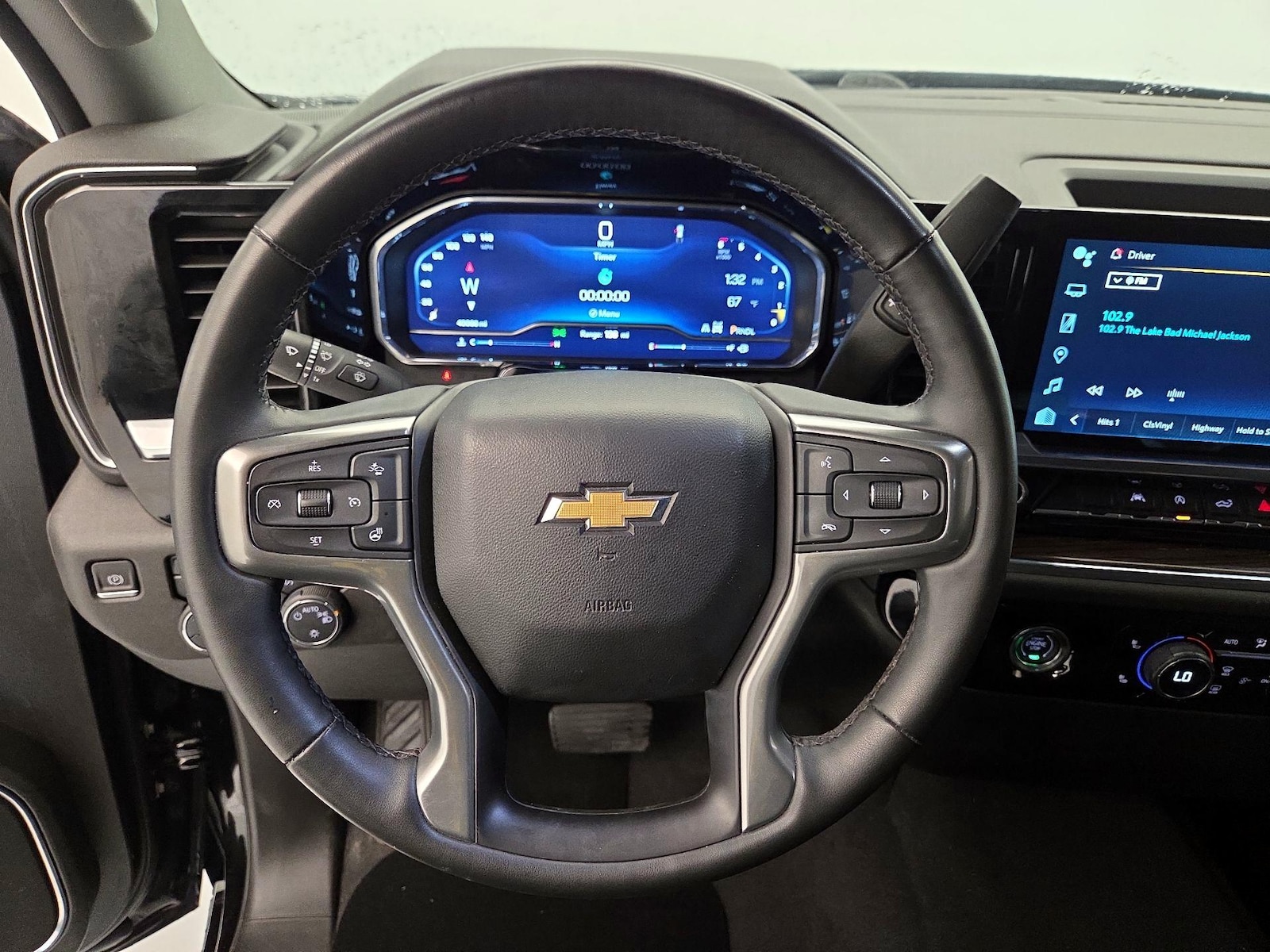 2023 Chevrolet Silverado 1500 LT - Photo 11