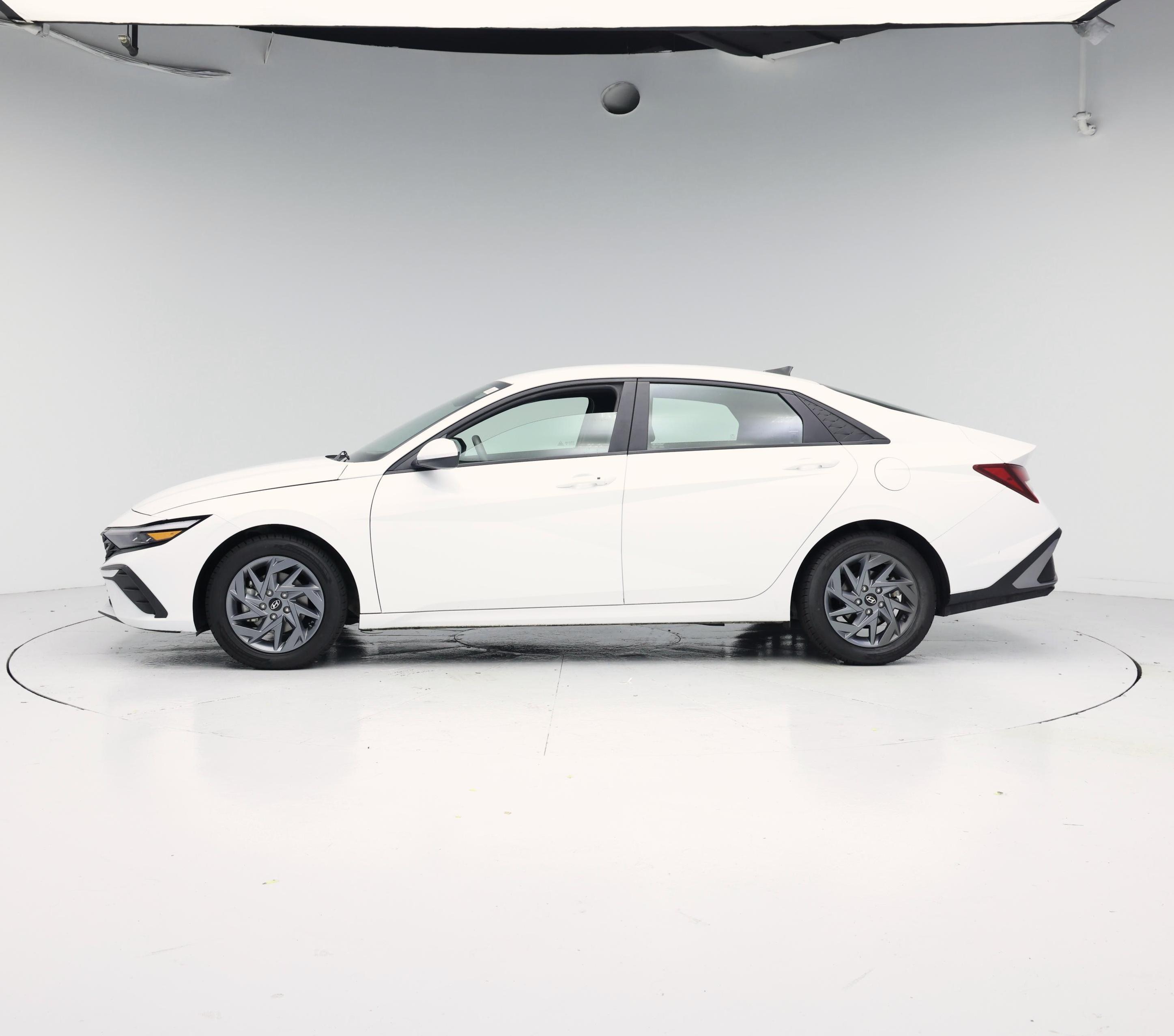 Thumbnail: 2024 Hyundai Elantra - 3
