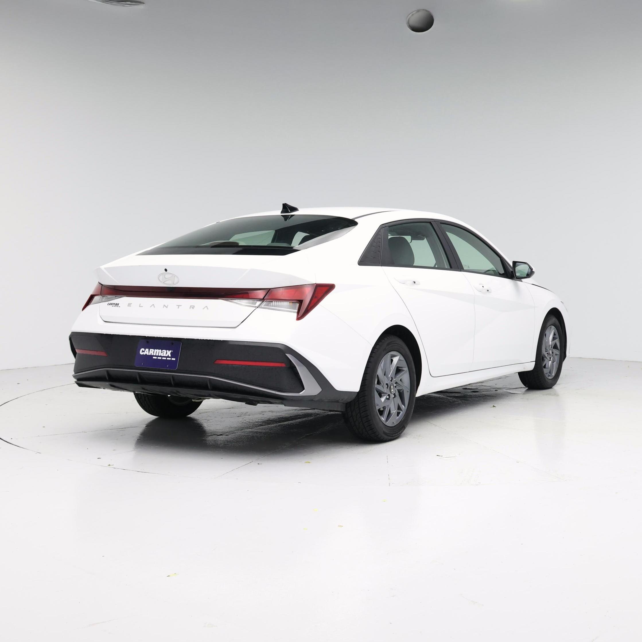 Thumbnail: 2024 Hyundai Elantra - 8