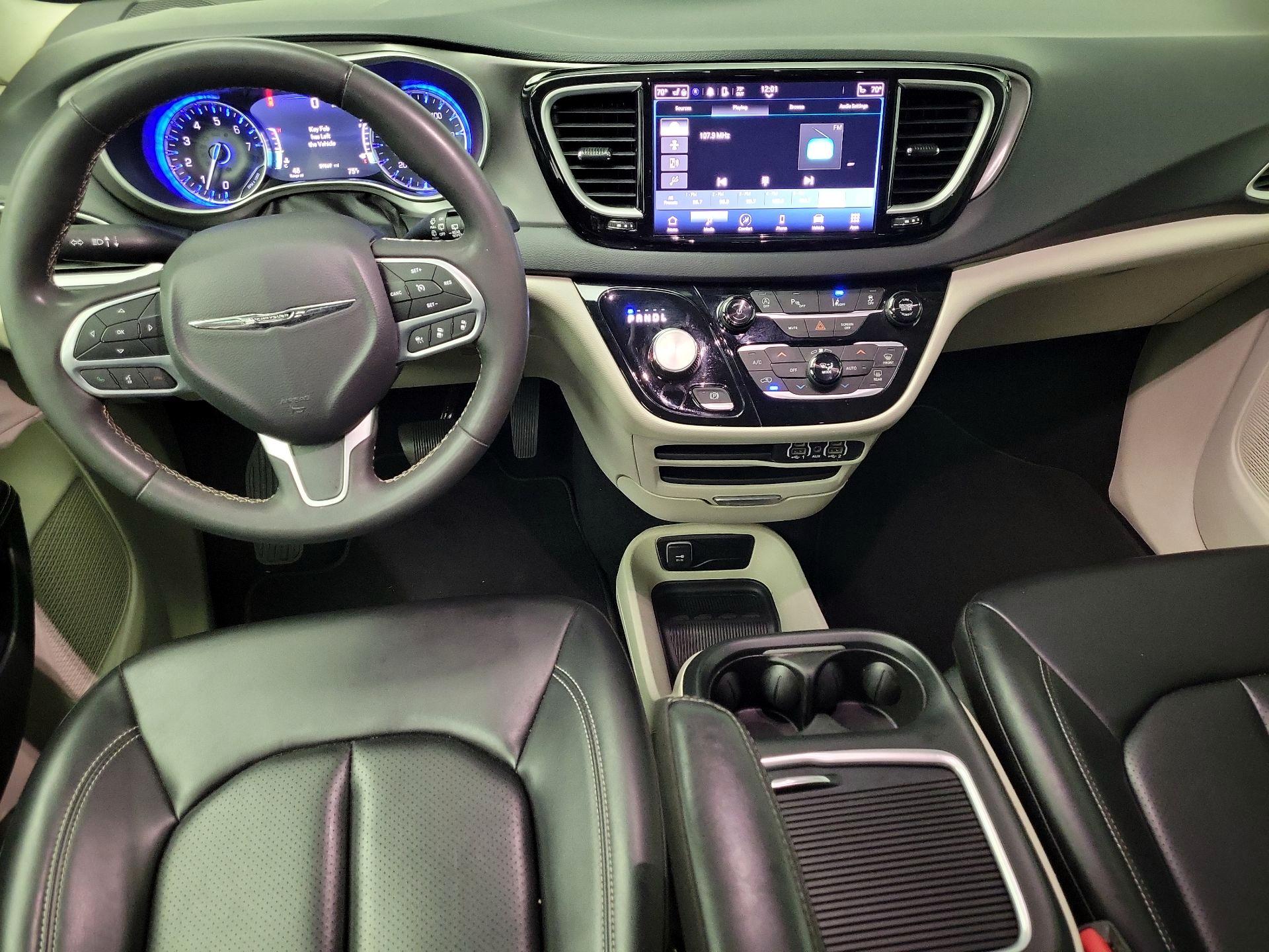 Thumbnail: 2023 Chrysler Pacifica - 9