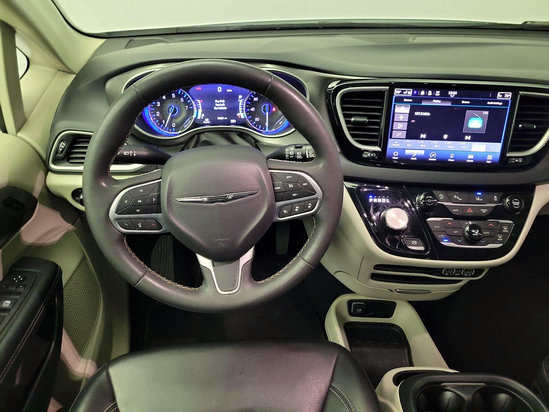 Thumbnail: 2023 Chrysler Pacifica - 10