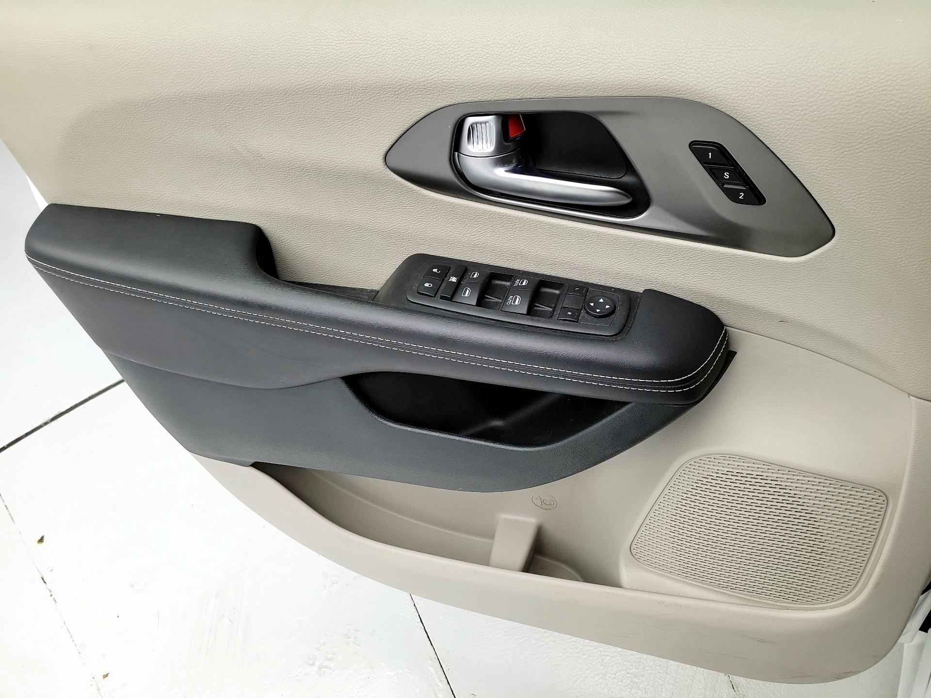 Thumbnail: 2023 Chrysler Pacifica - 12