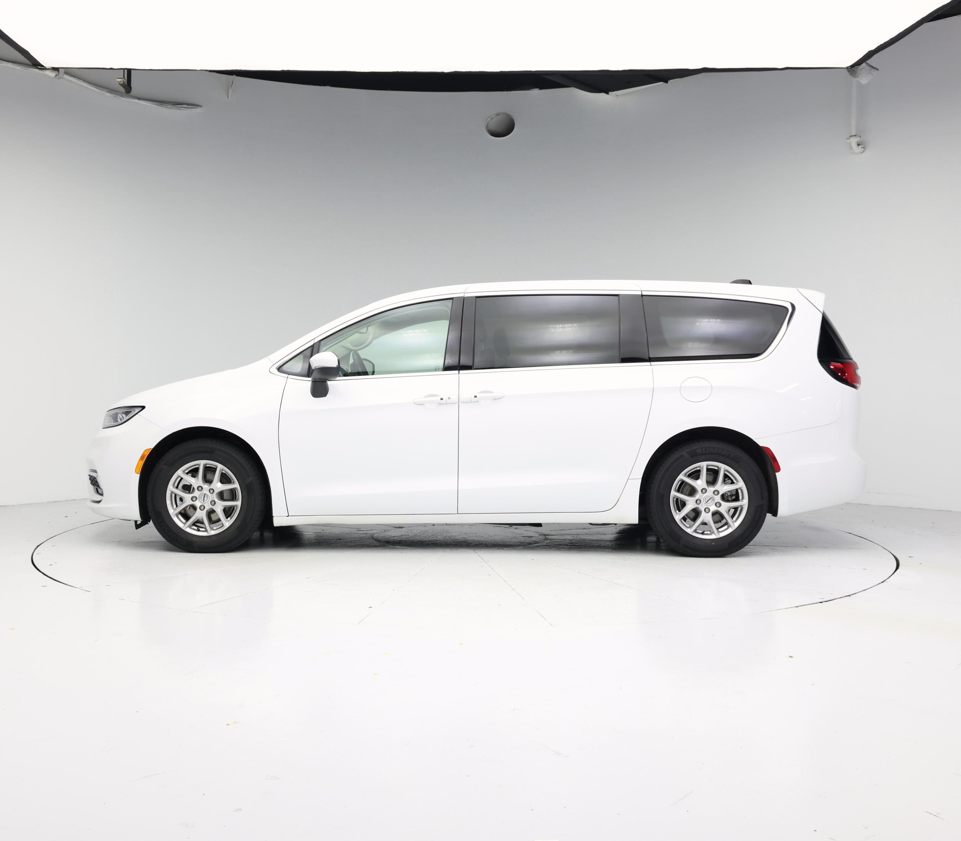 Thumbnail: 2023 Chrysler Pacifica - 3