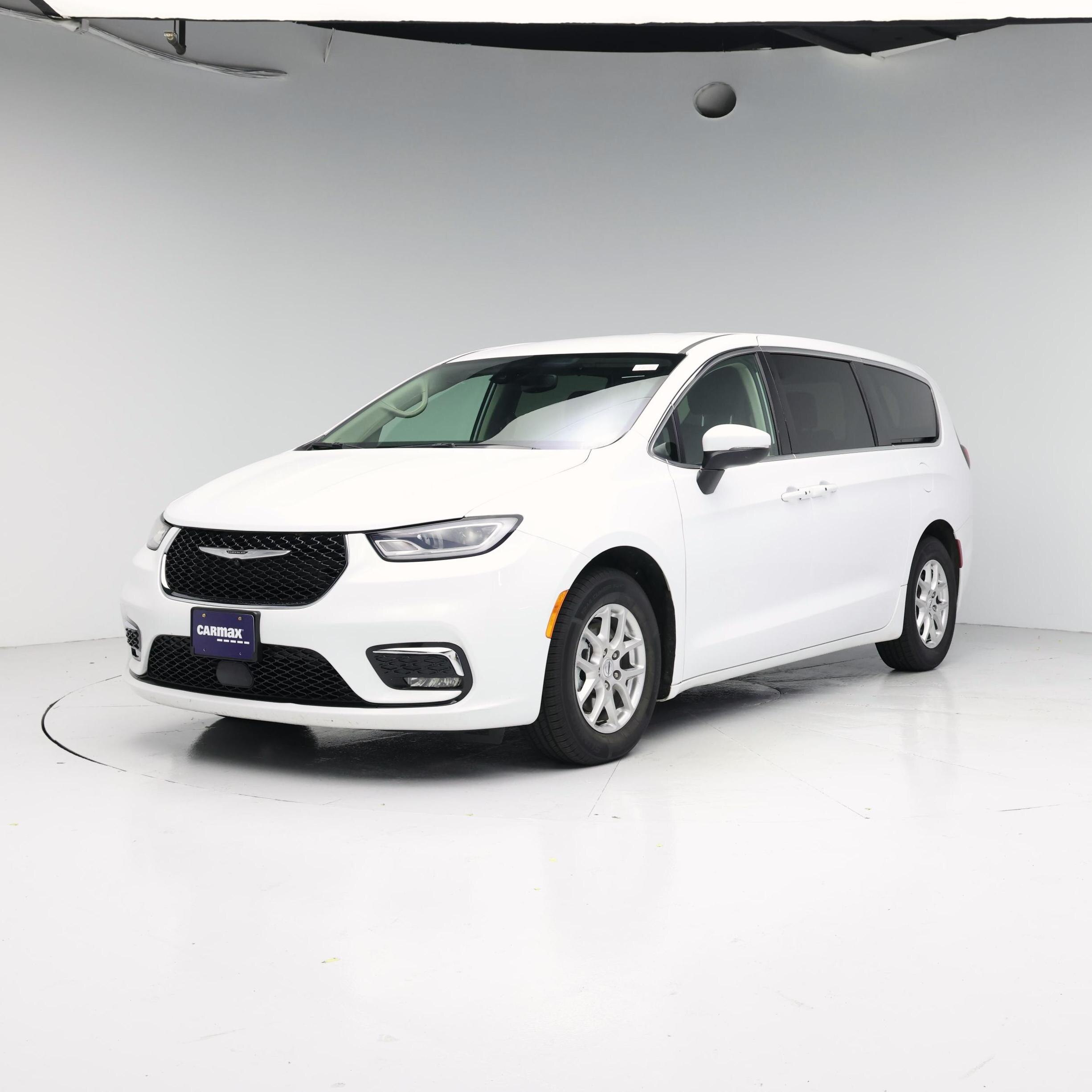 Thumbnail: 2023 Chrysler Pacifica - 4
