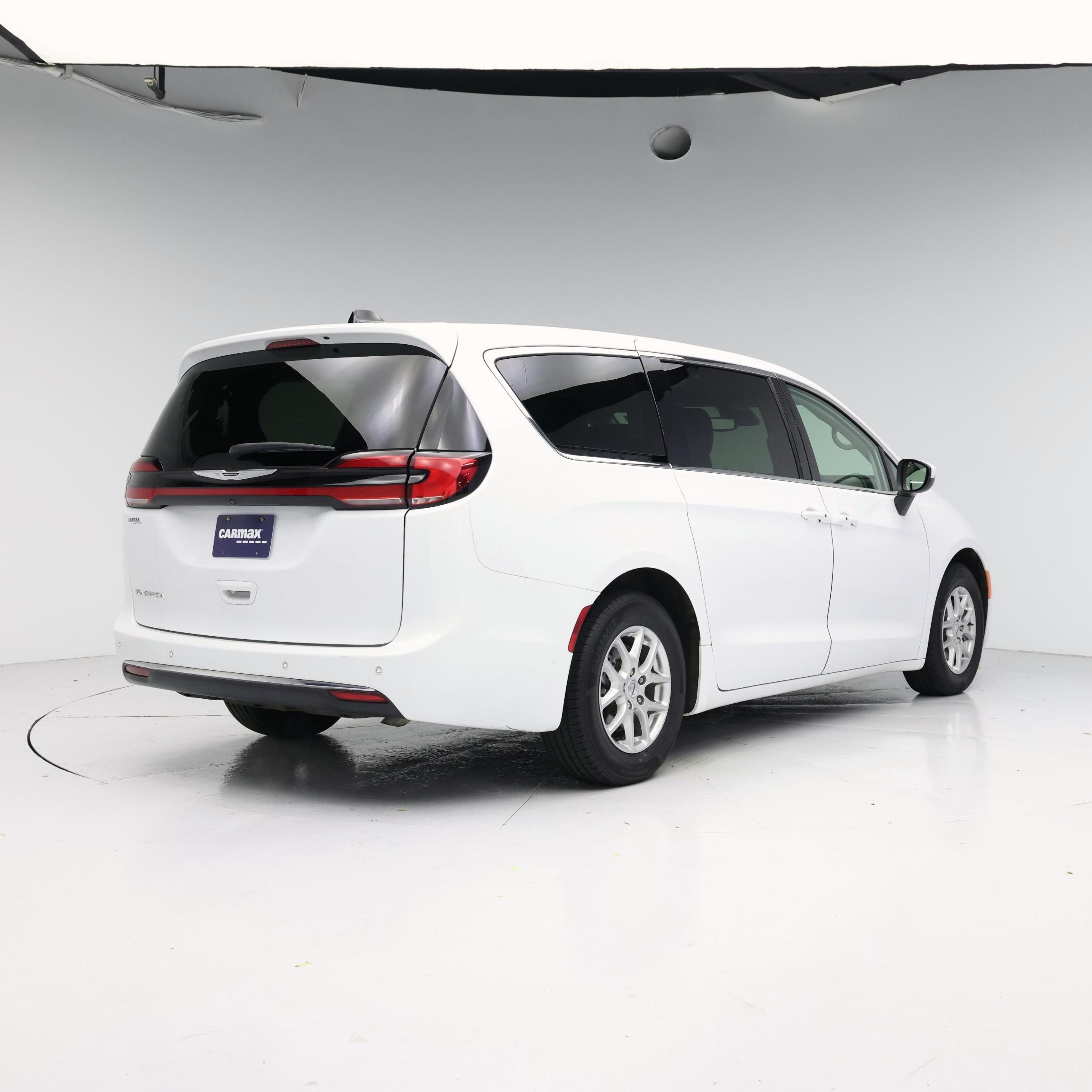 Thumbnail: 2023 Chrysler Pacifica - 8
