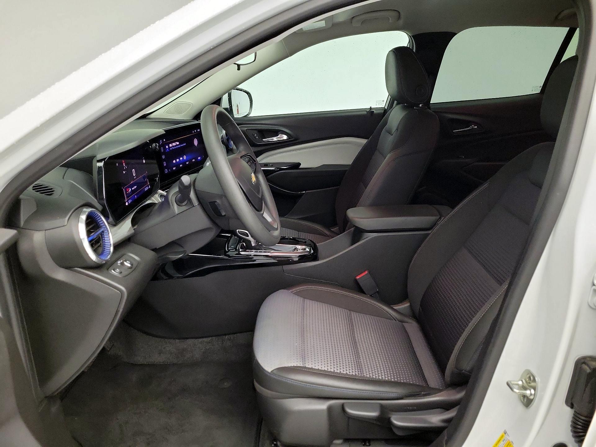 Thumbnail: 2025 Chevrolet Trax - 11