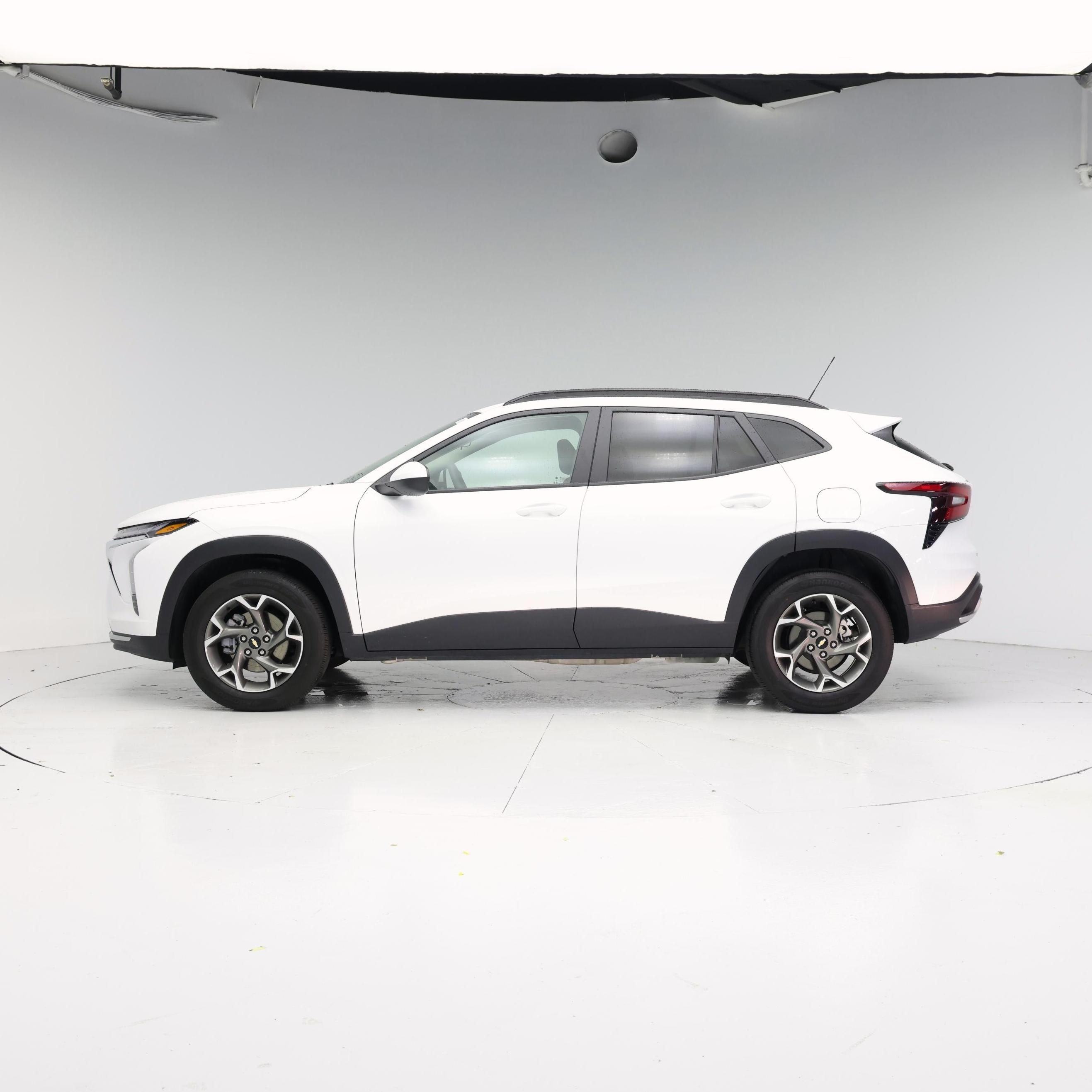 Thumbnail: 2025 Chevrolet Trax - 3