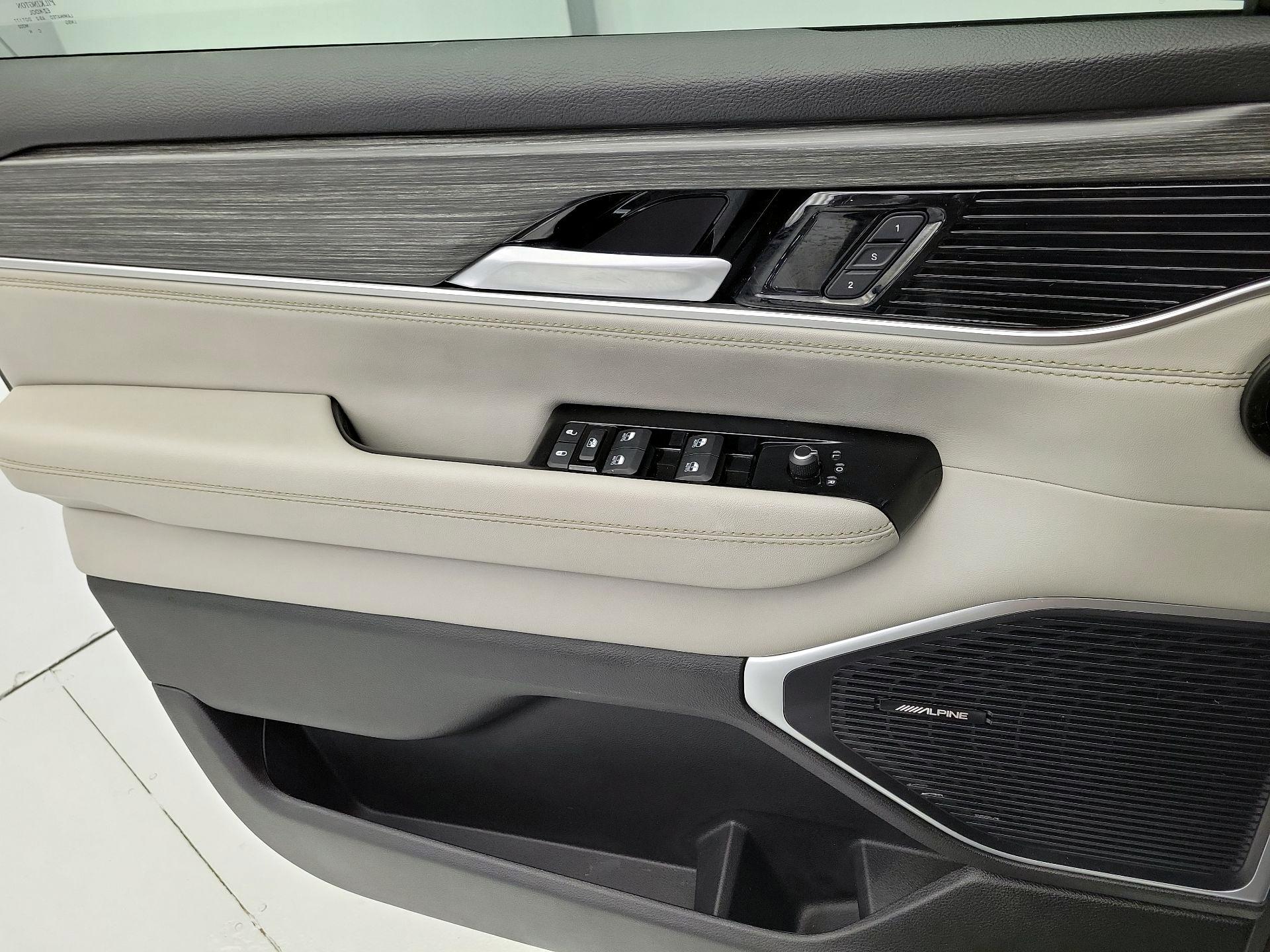 Thumbnail: 2024 Jeep Wagoneer - 12