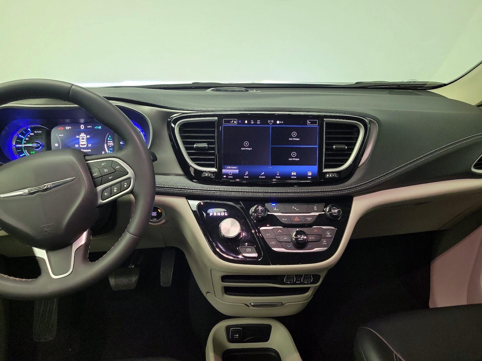2023 Chrysler Pacifica Hybrid Touring L - Photo 10