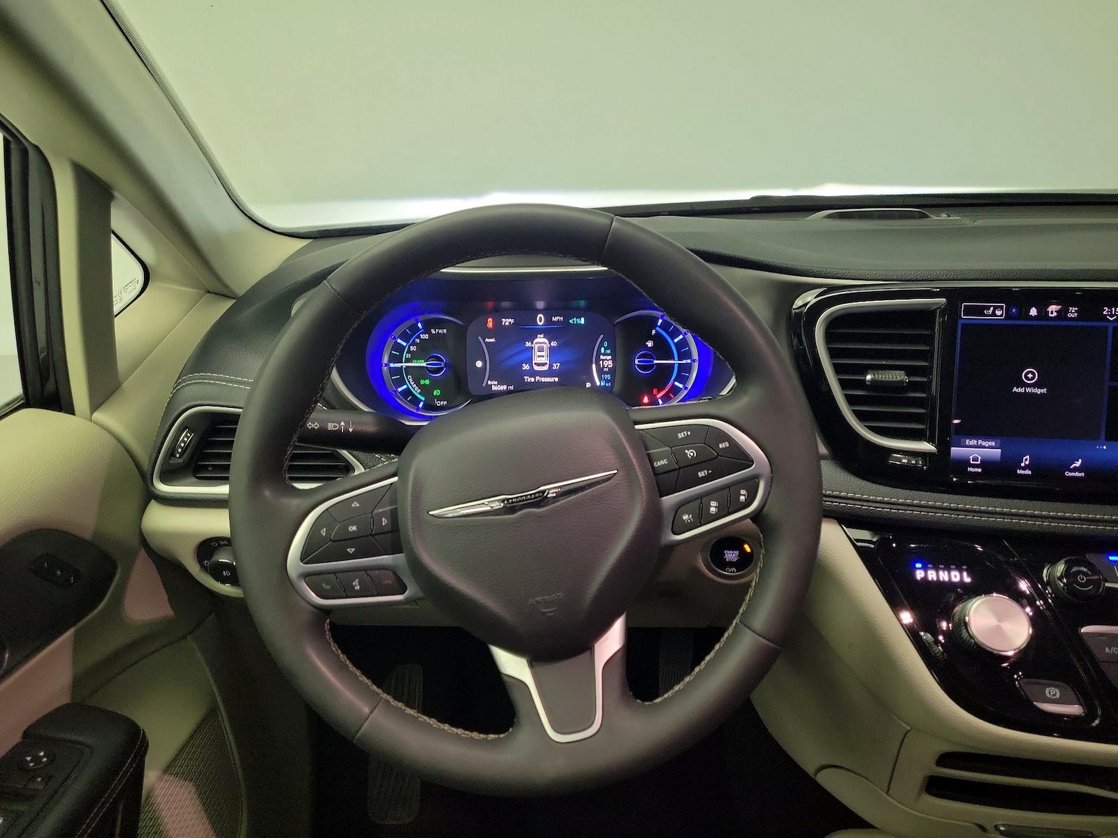2023 Chrysler Pacifica Hybrid Touring L - Photo 11