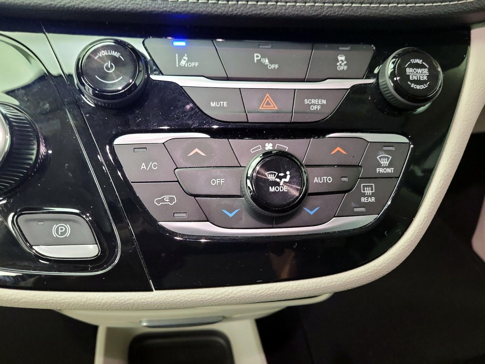 2023 Chrysler Pacifica Hybrid Touring L - Photo 17
