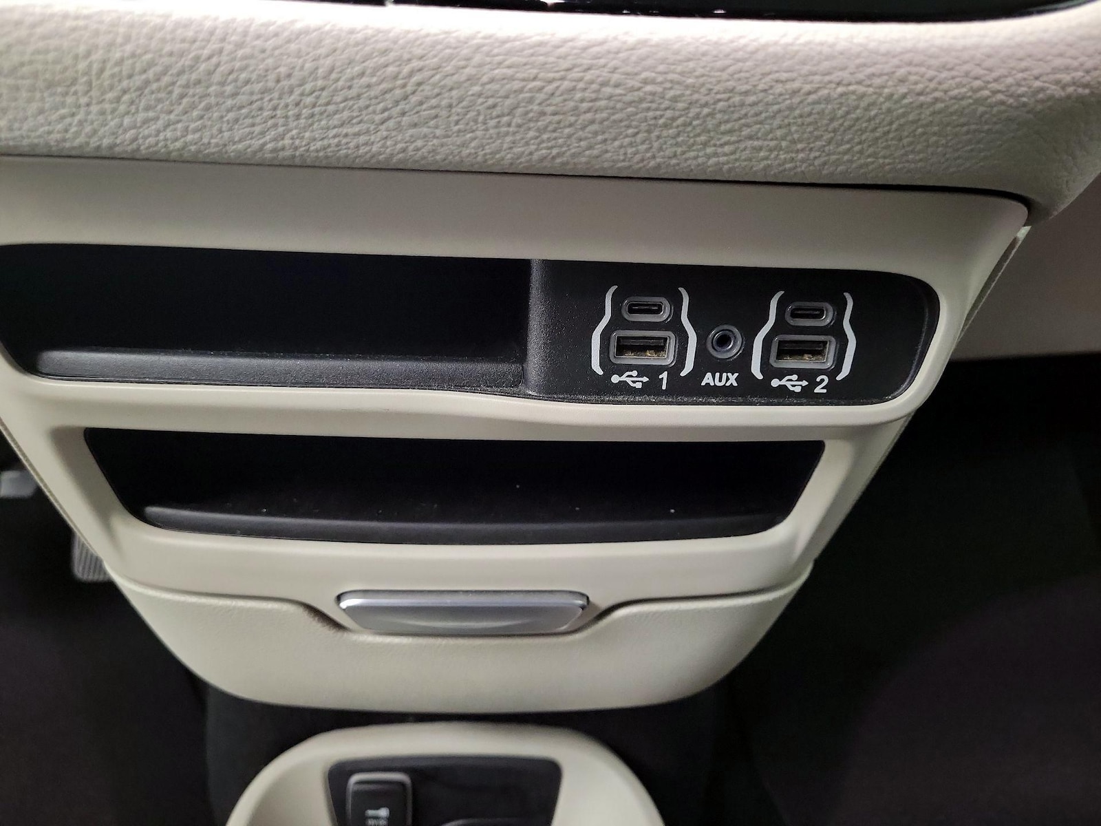 2023 Chrysler Pacifica Hybrid Touring L - Photo 19