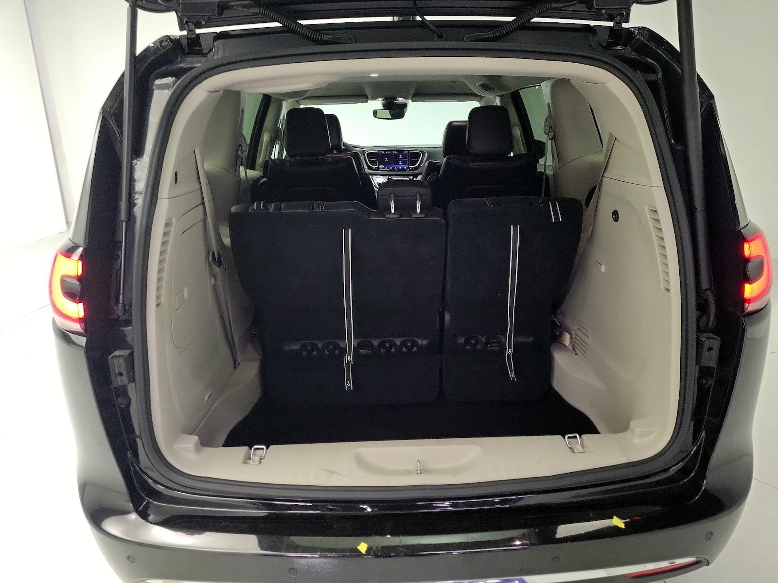 2023 Chrysler Pacifica Hybrid Touring L - Photo 22