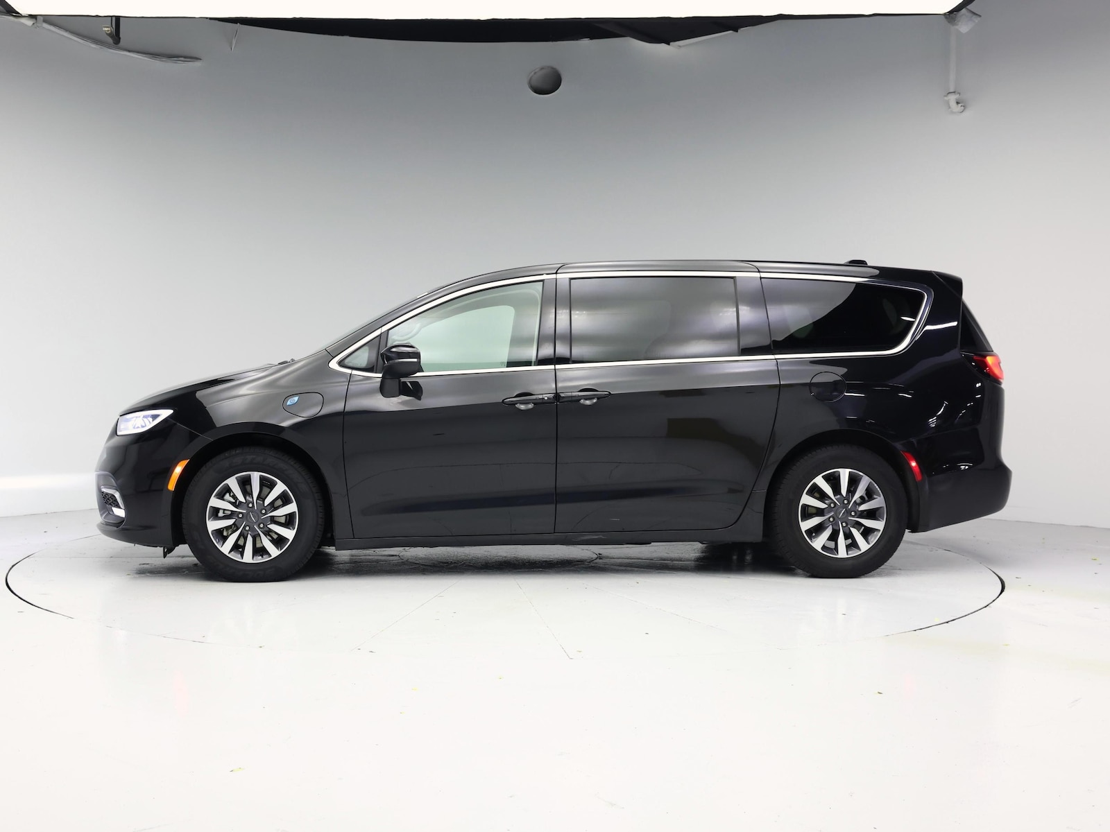 2023 Chrysler Pacifica Hybrid Touring L - Photo 4
