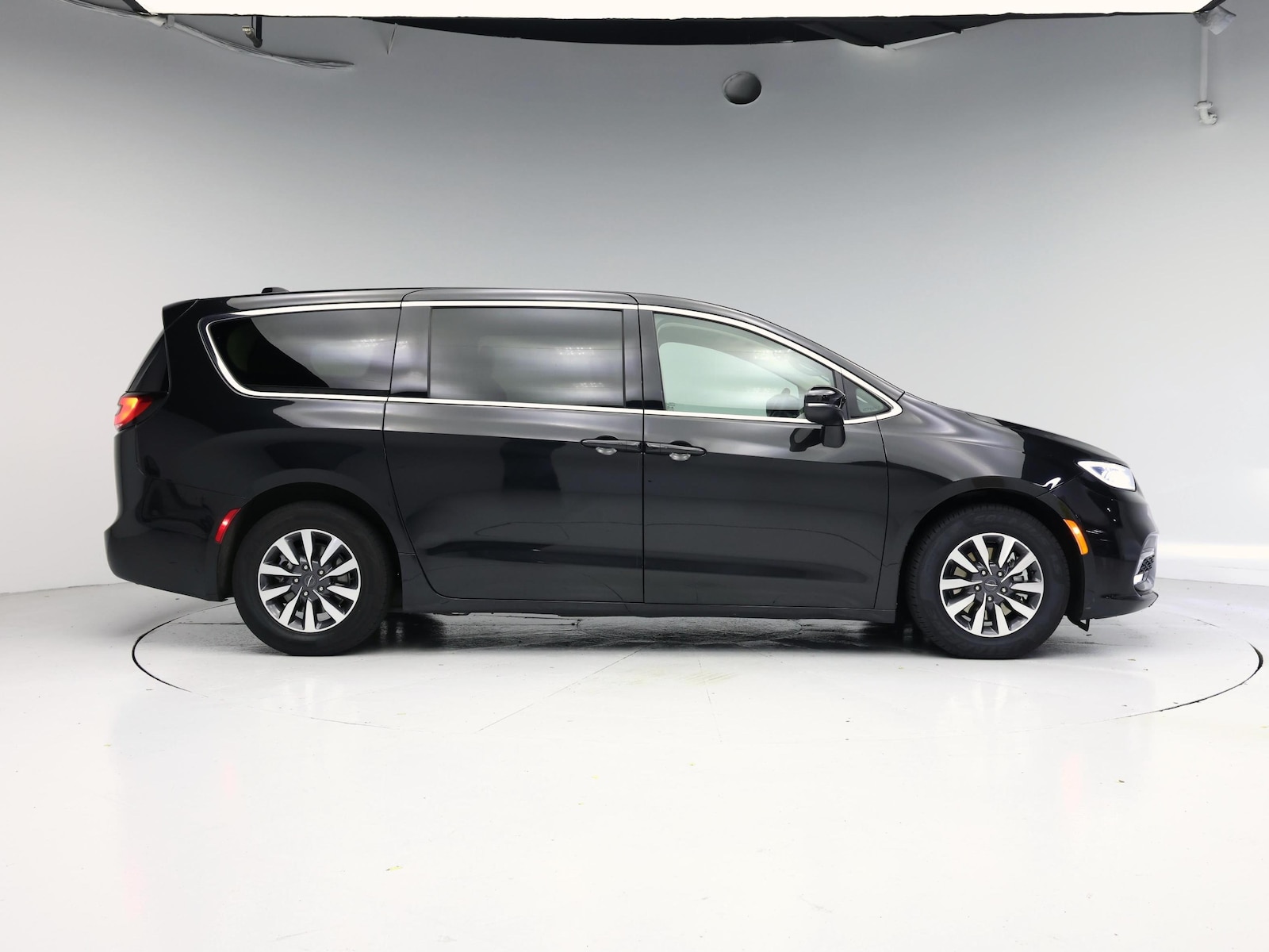 2023 Chrysler Pacifica Hybrid Touring L - Photo 8