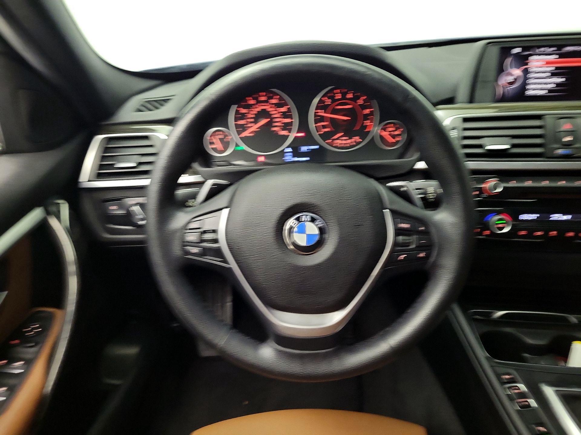 Thumbnail: 2016 BMW 3 Series - 10