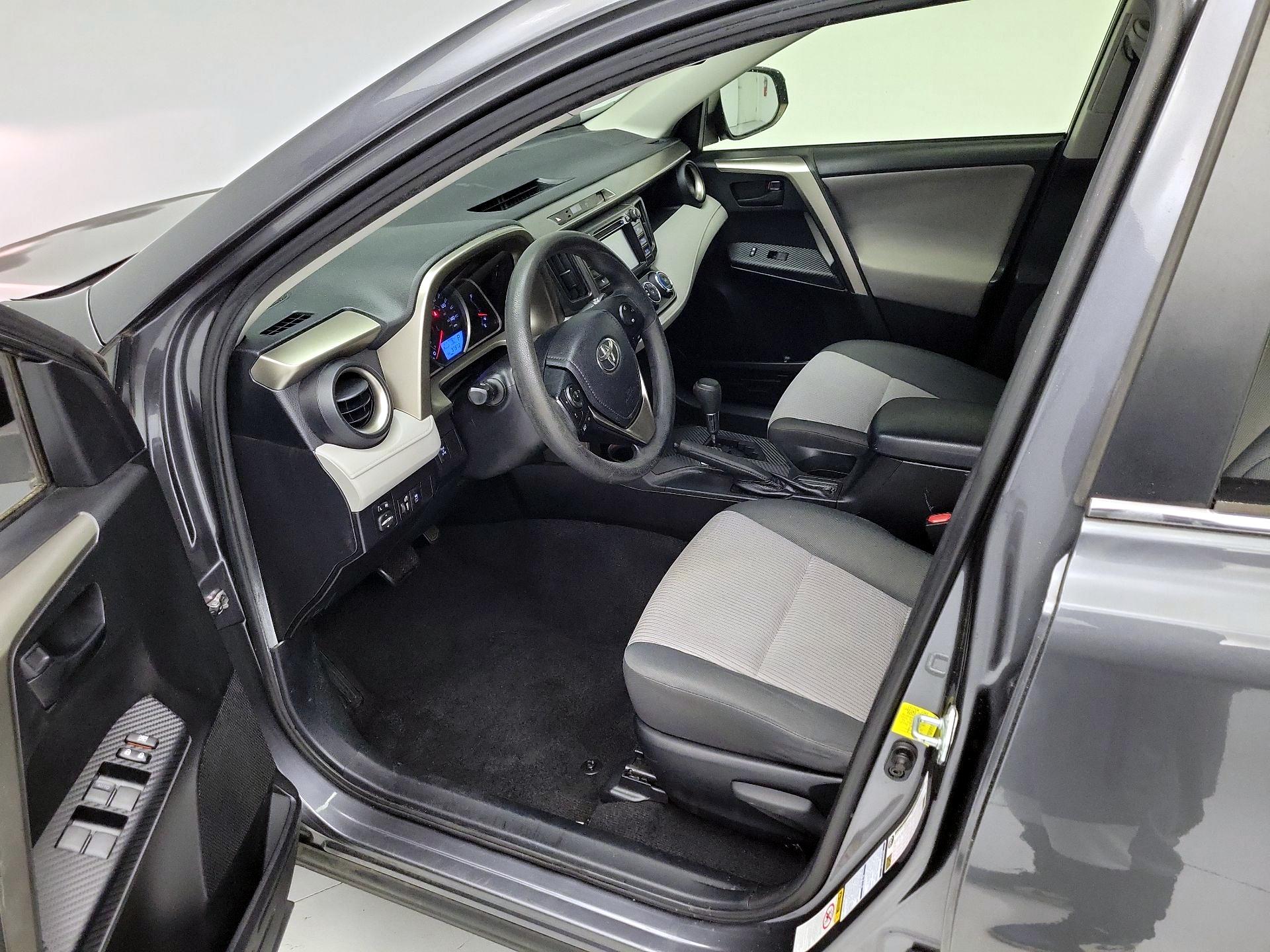 Thumbnail: 2015 Toyota RAV4 - 11