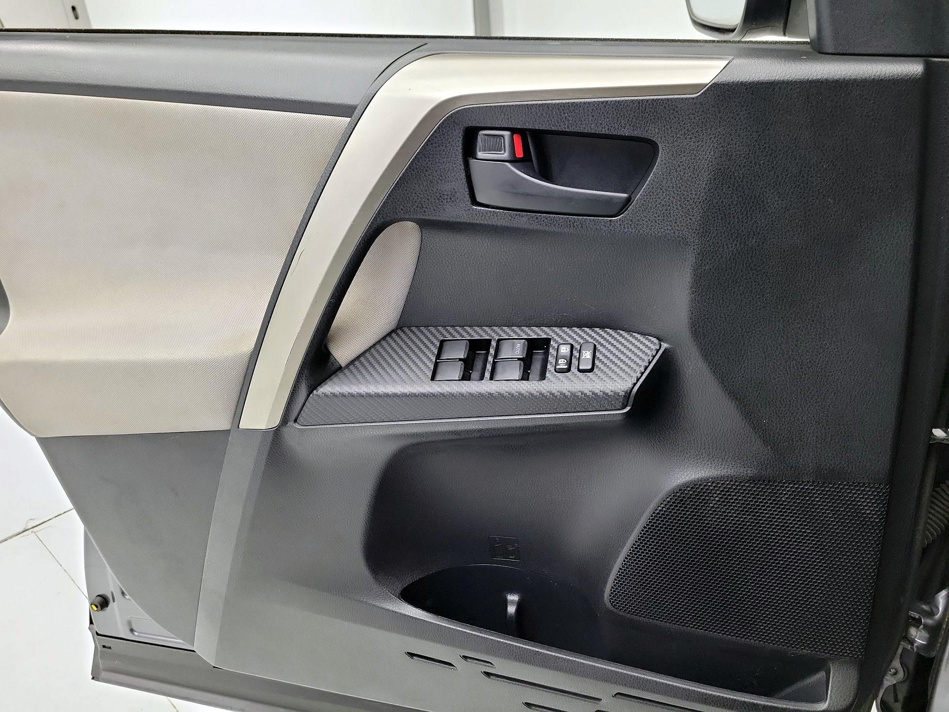 Thumbnail: 2015 Toyota RAV4 - 12