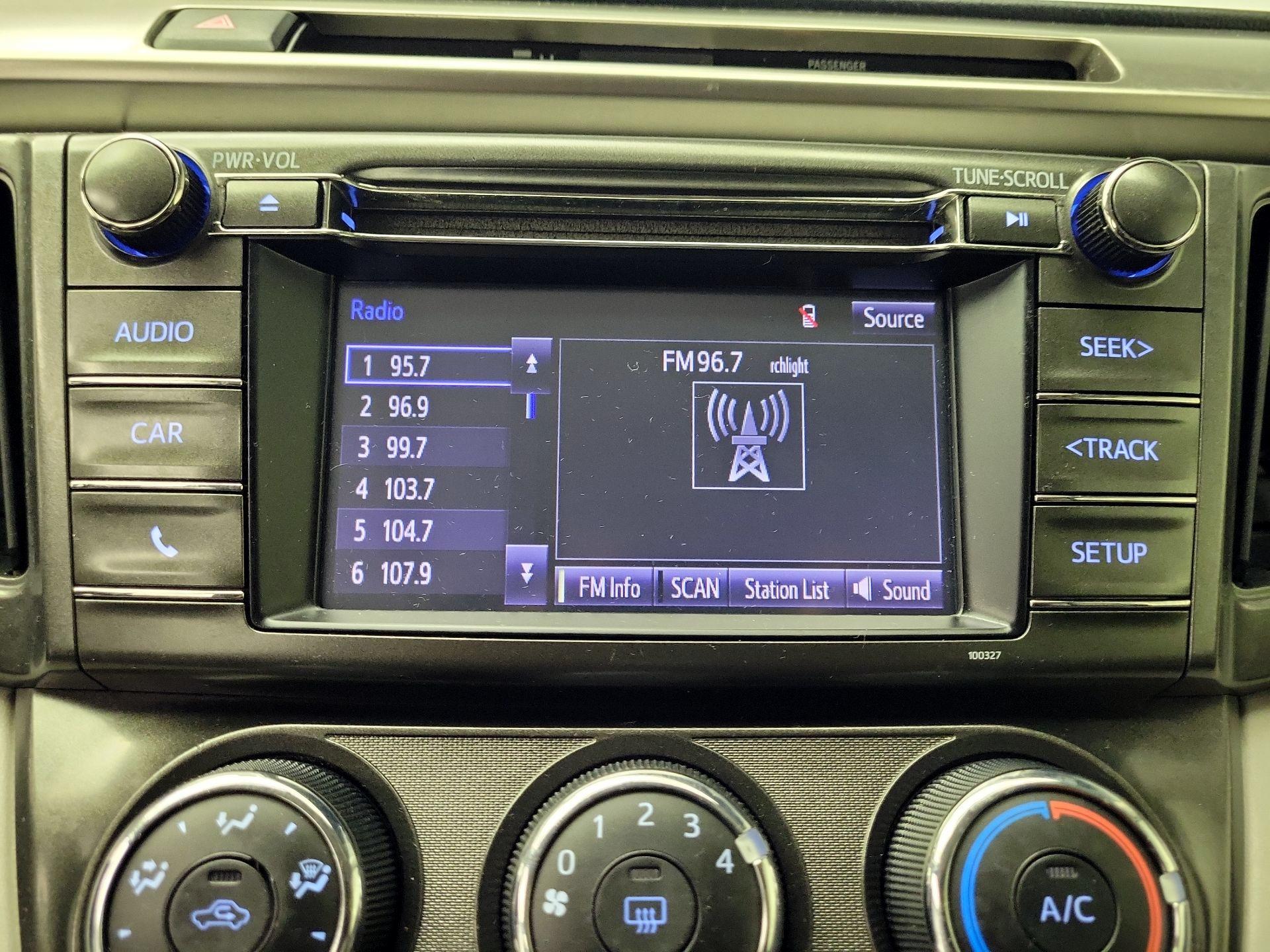 Thumbnail: 2015 Toyota RAV4 - 15