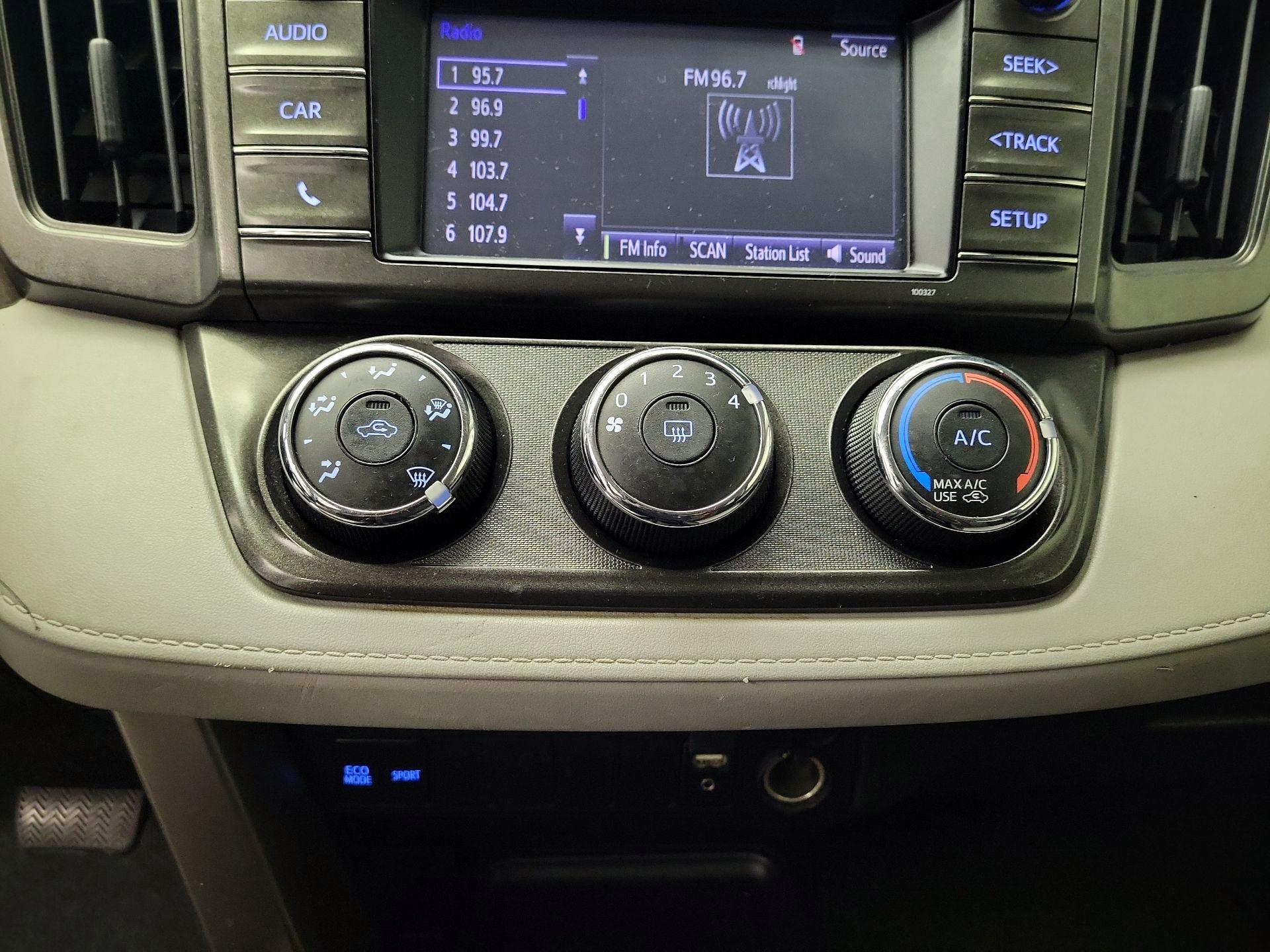 Thumbnail: 2015 Toyota RAV4 - 16