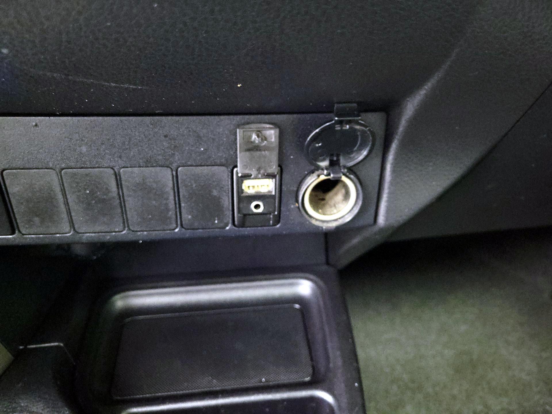 Thumbnail: 2015 Toyota RAV4 - 18